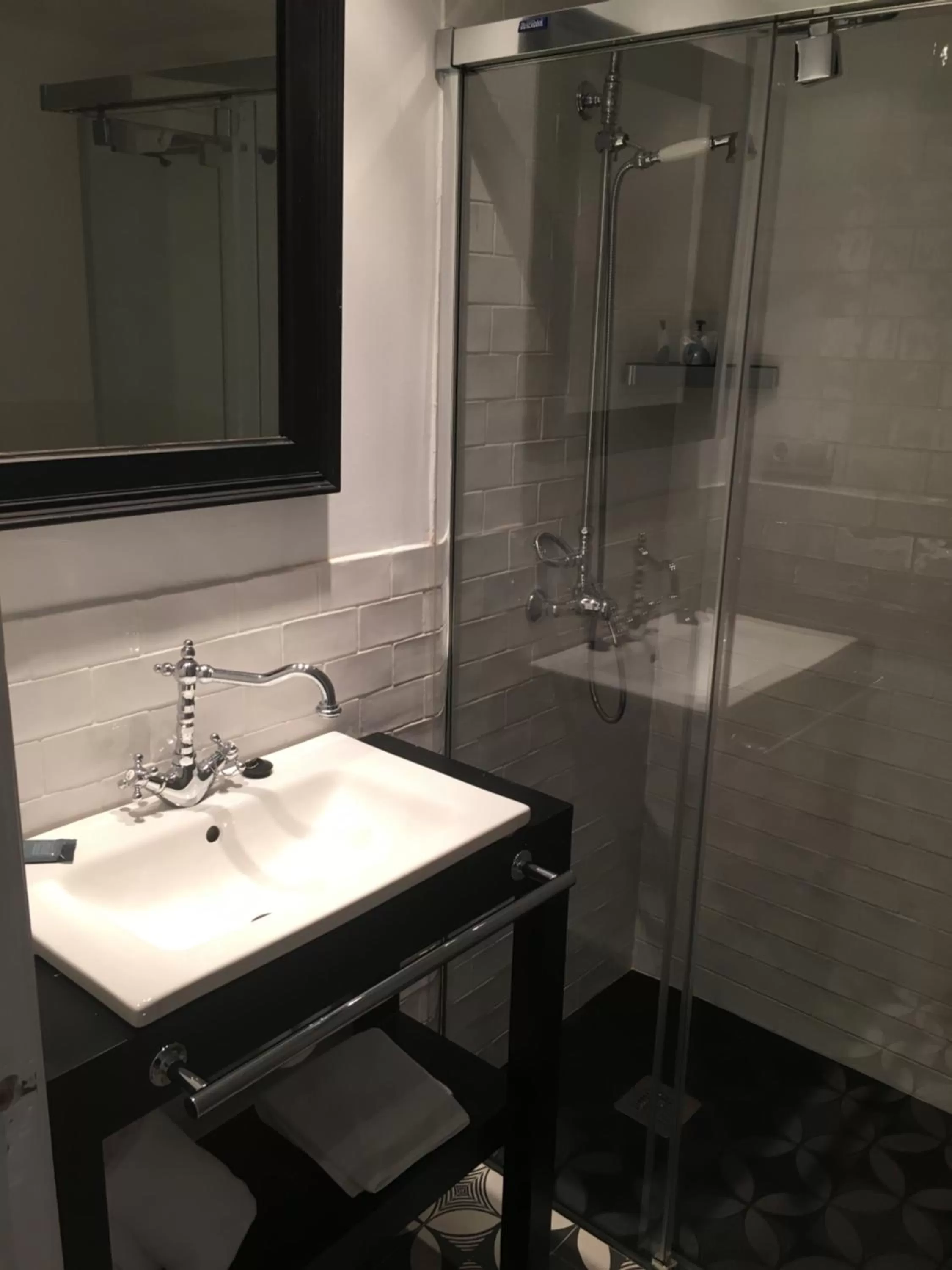 Shower in Hotel & Restaurant Marina Palamós