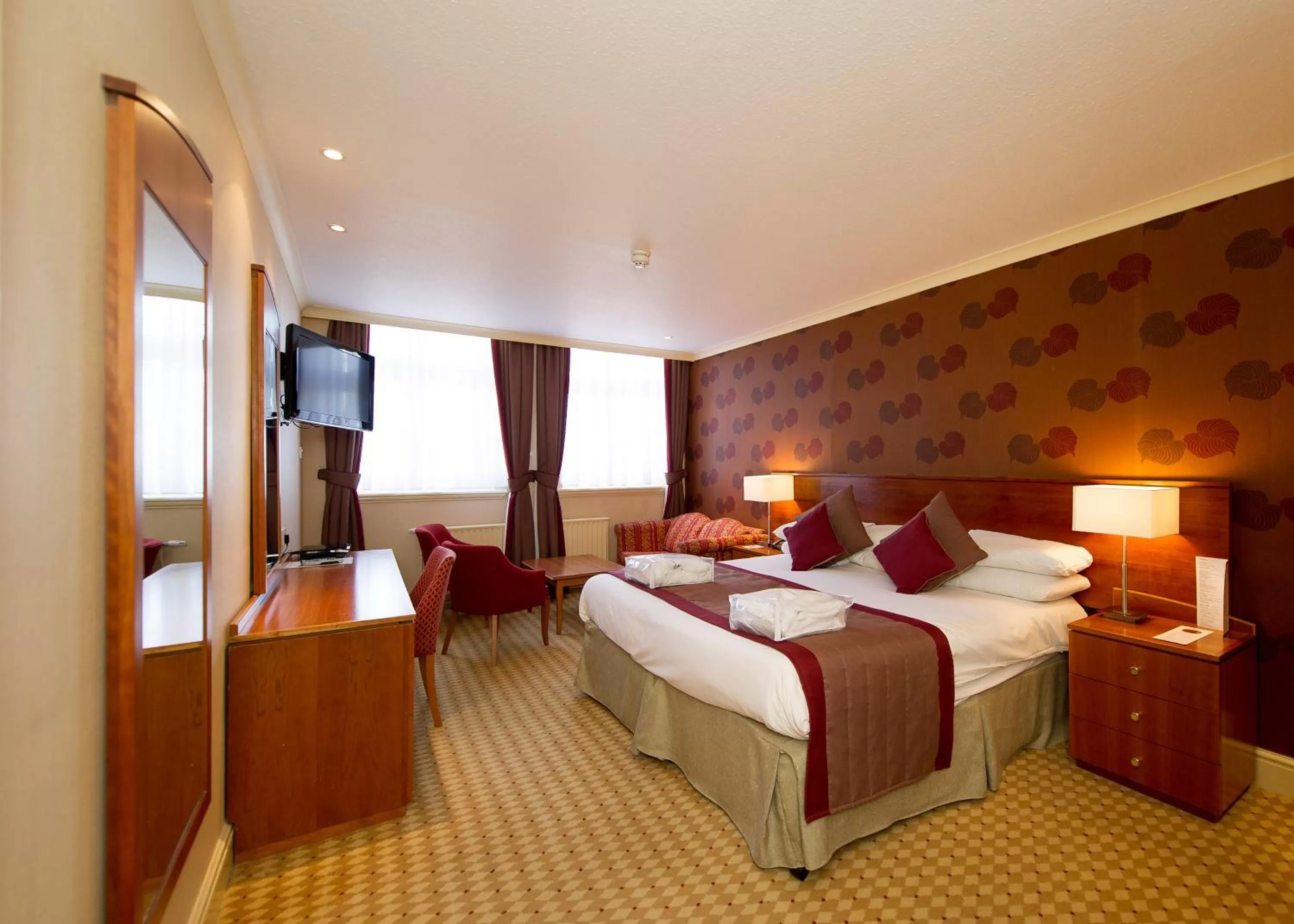 Bed in Crown & Mitre Hotel