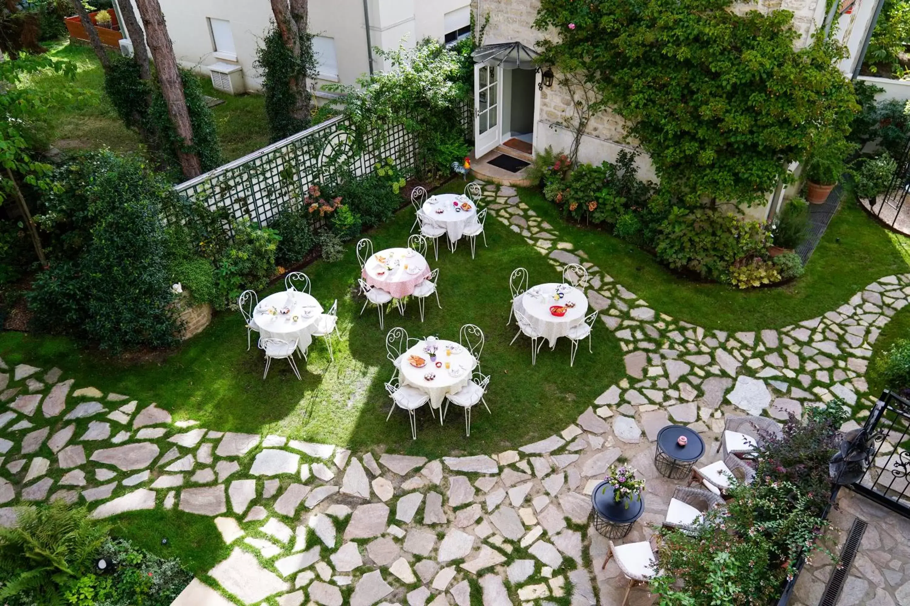 Garden view in Villa Escudier