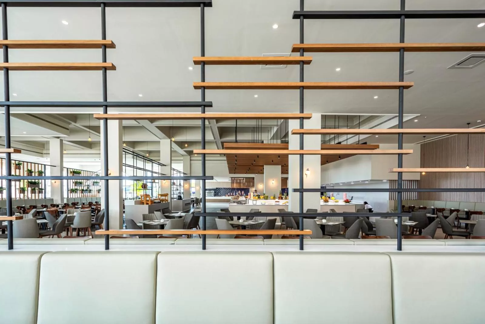 Restaurant/places to eat in Louis Phaethon Beach