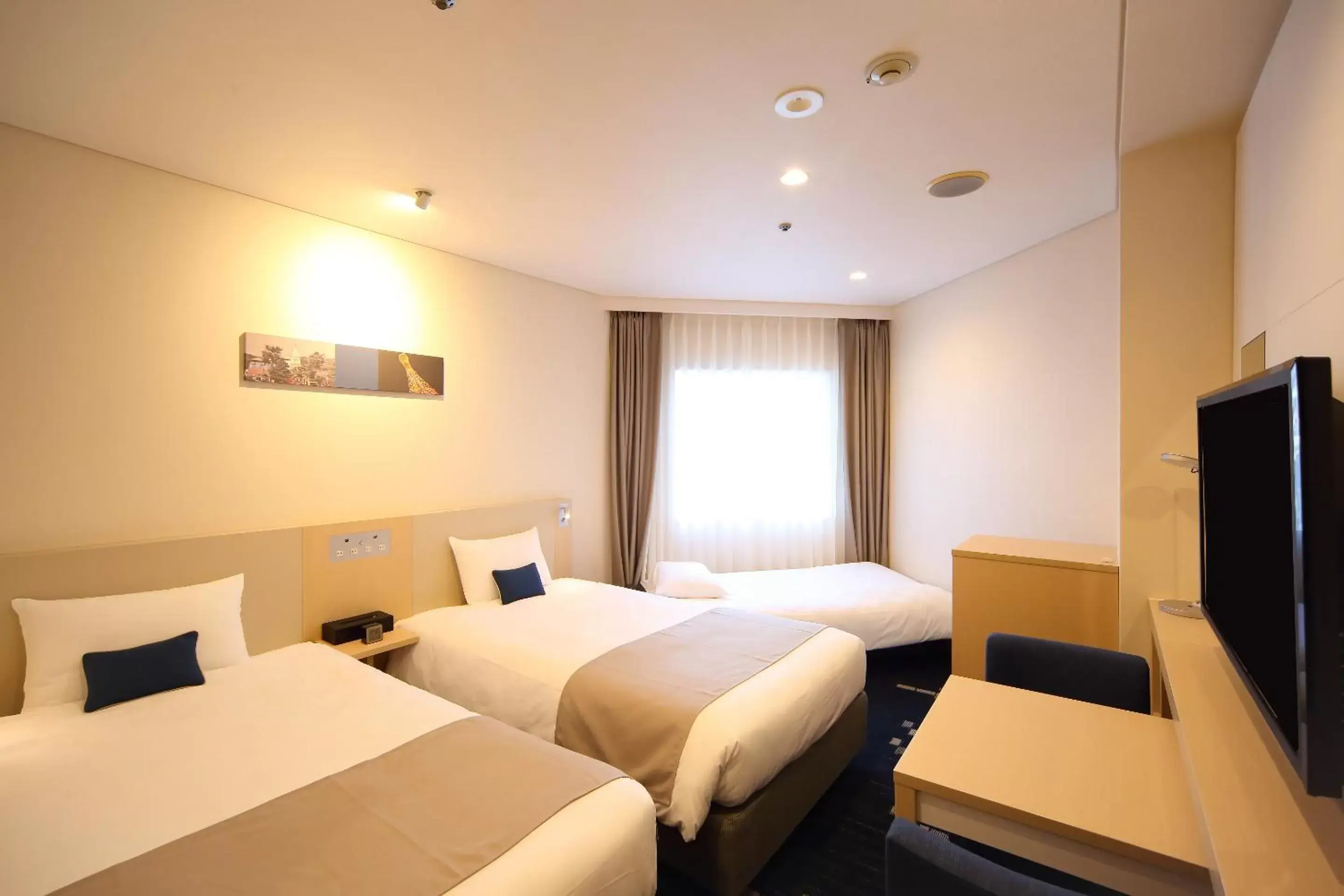 Photo of the whole room, Bed in Kobe Sannomiya Tokyu REI Hotel