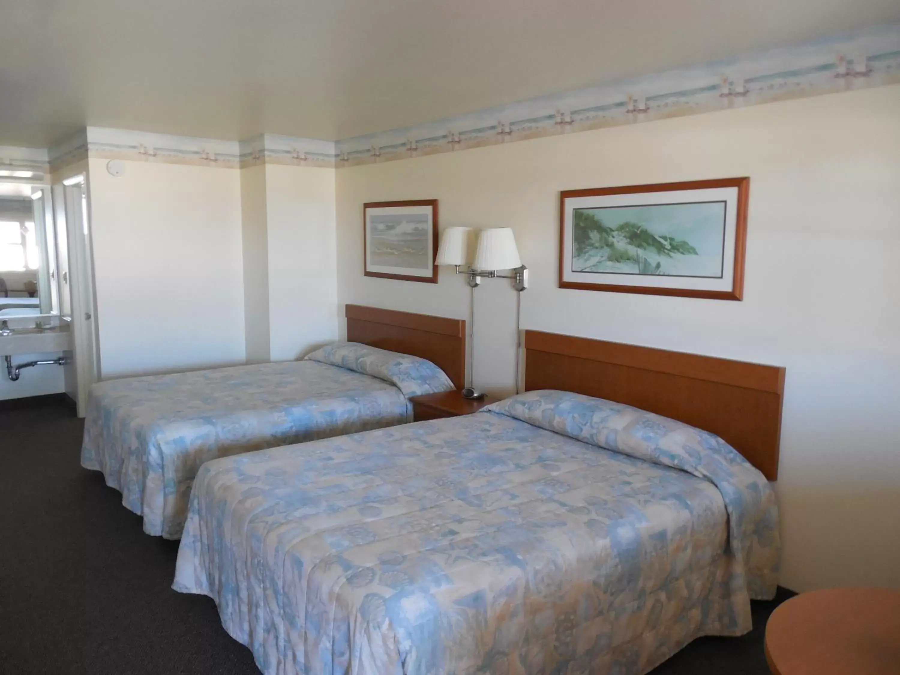 Photo of the whole room, Bed in Ludington Pier House