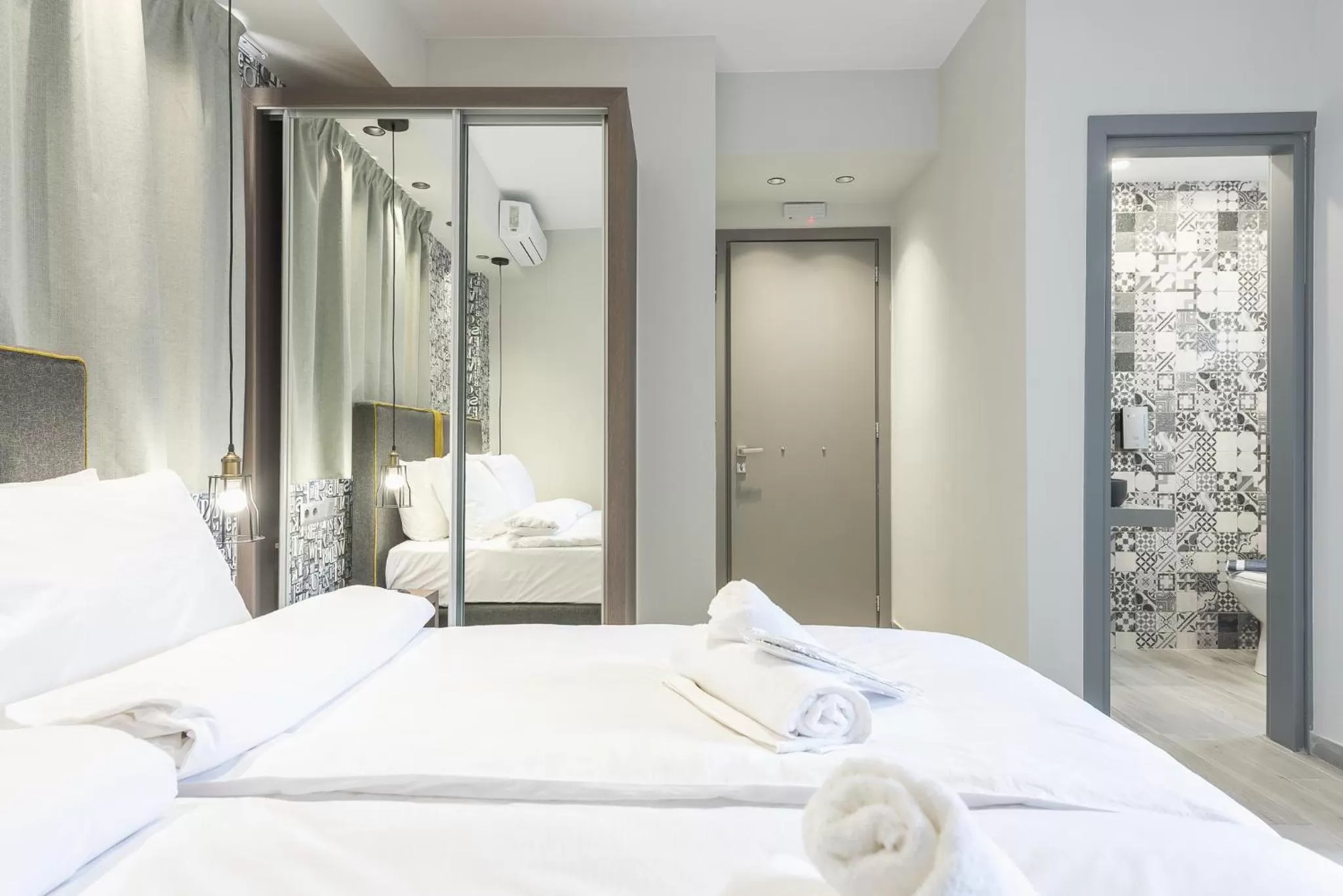 Photo of the whole room, Bed in Athens Lights