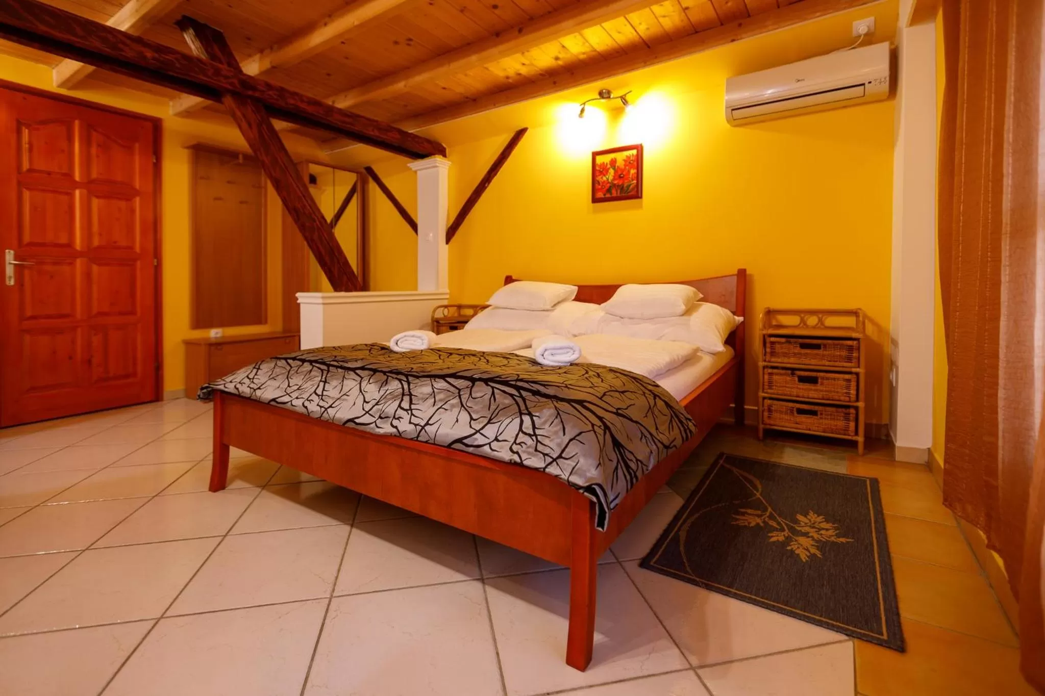 Bed in Central Panzió Gyula