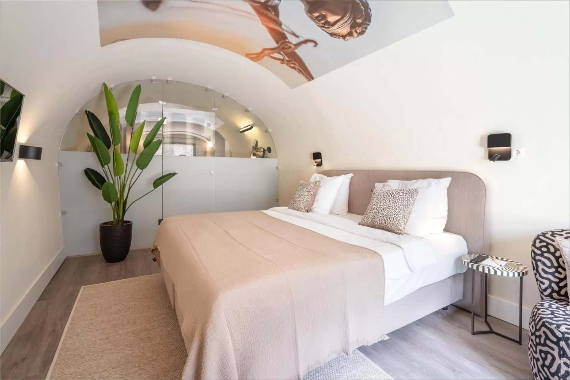 Bedroom, Bed in Court Hotel Utrecht City Centre