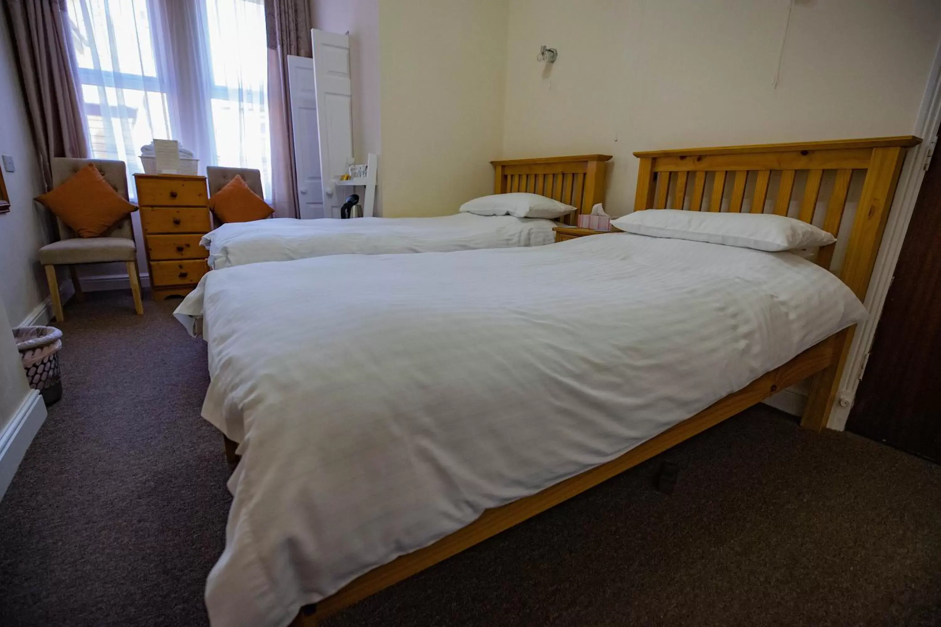 Property building, Bed in Claremont Guesthouse