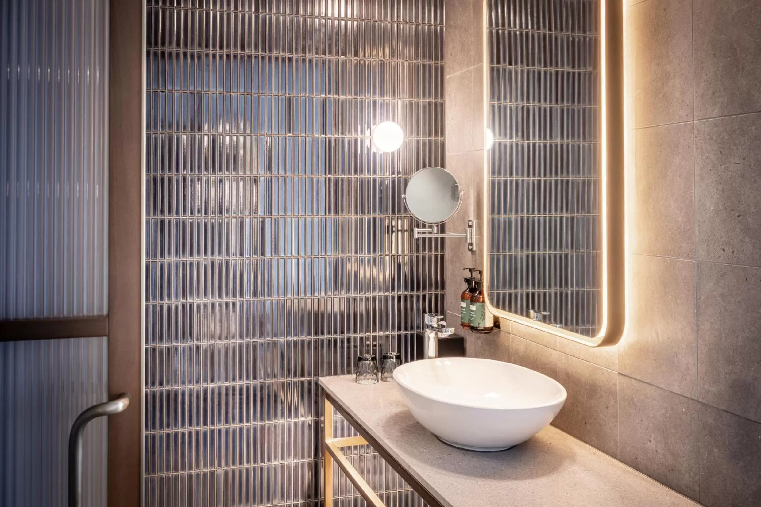 Standard Queen Room - Disability Access in voco Auckland City Centre by IHG