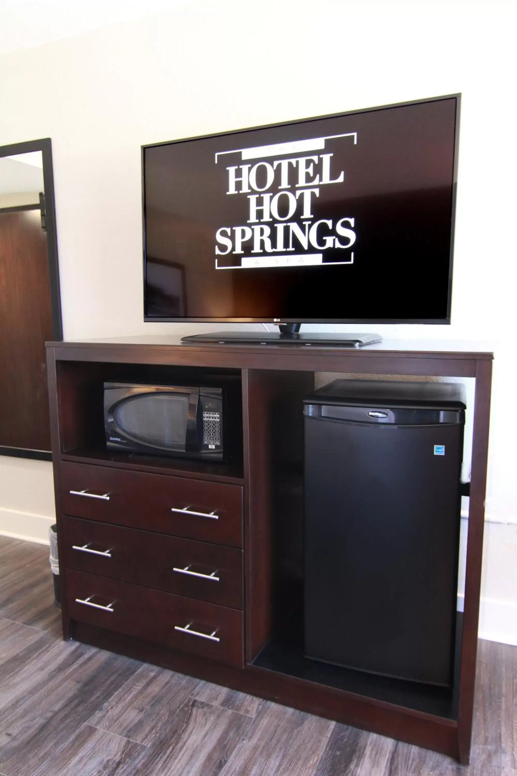 TV and multimedia, TV/Entertainment Center in The Hotel Hot Springs