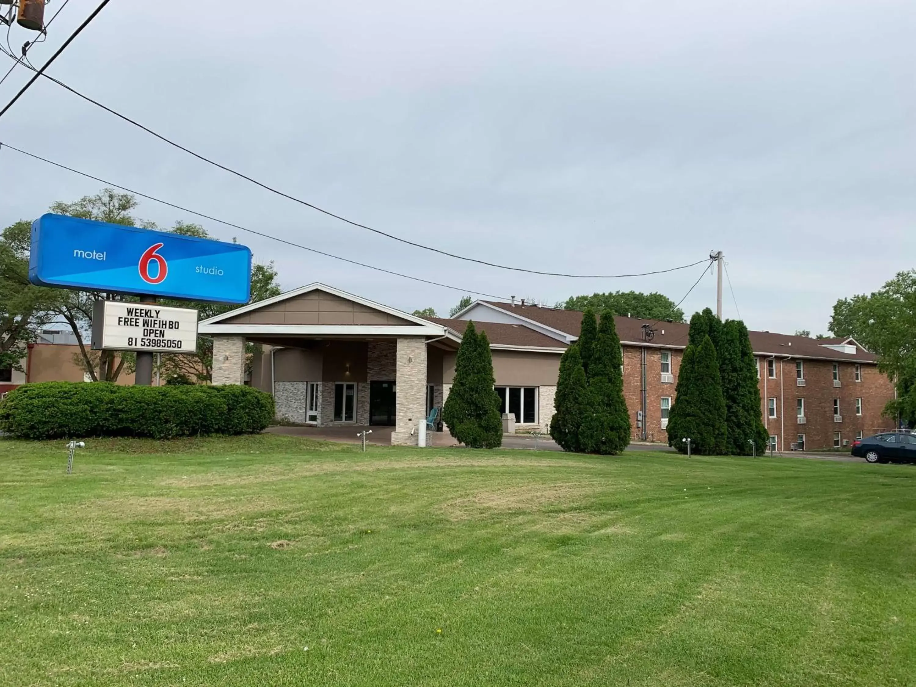 Property building in Studio 6 Rockford Property building in Studio 6 Rockford