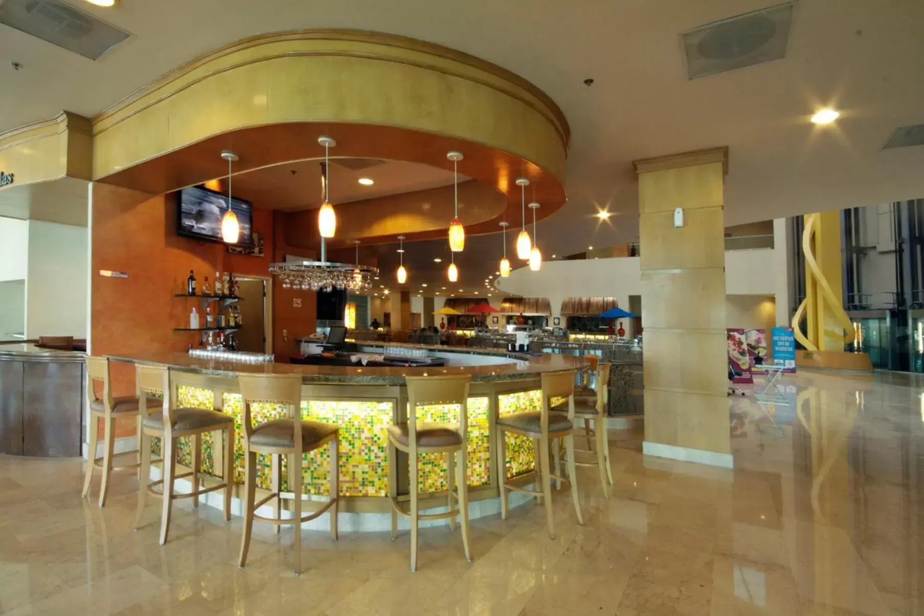 Lounge or bar, Lounge/Bar in Crowne Plaza Torreon, an IHG Hotel