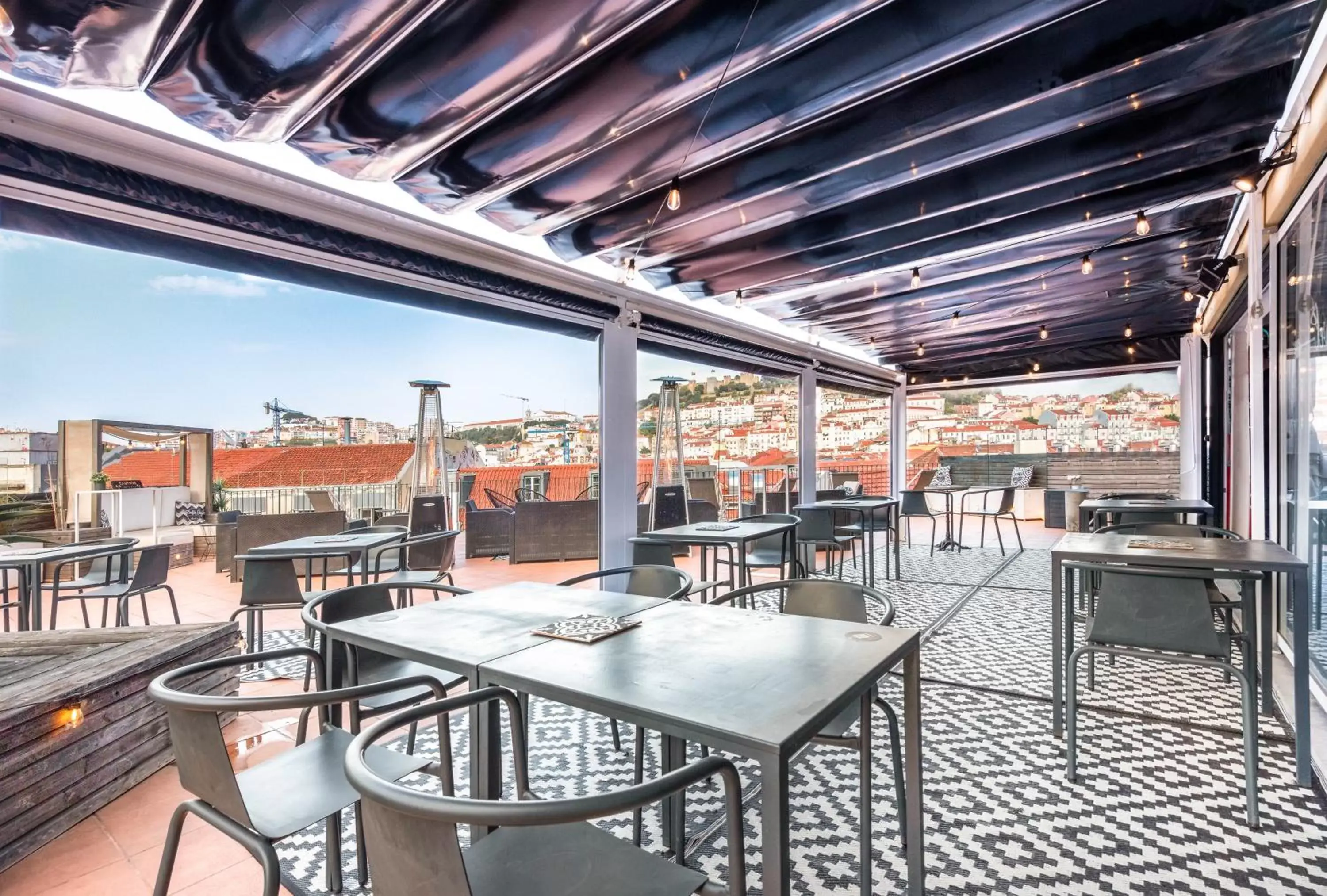Restaurant/Places to Eat in The ART INN Lisbon