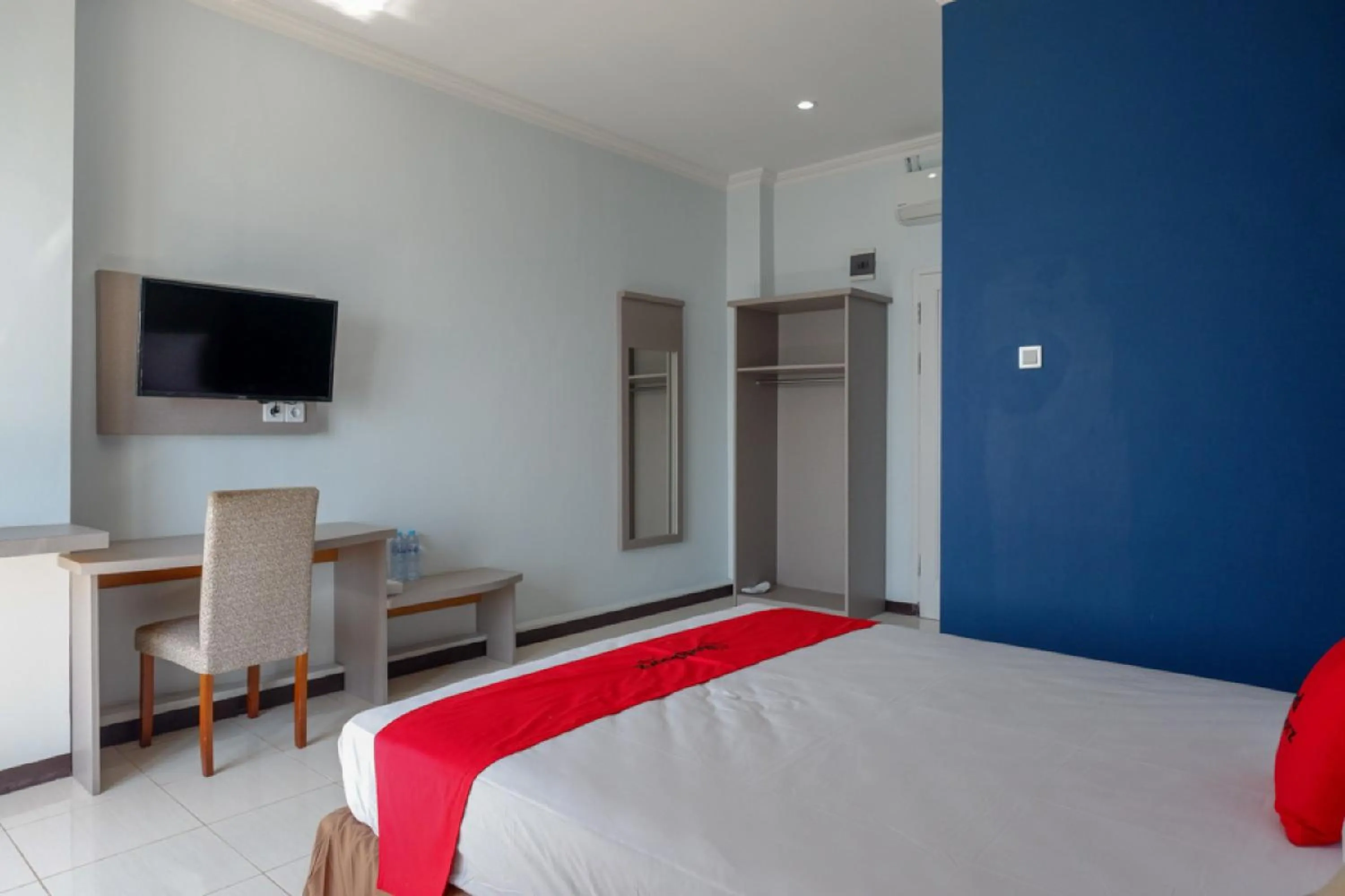 Bed in RedDoorz Plus Syariah @ Hotel Boulevard Luwuk