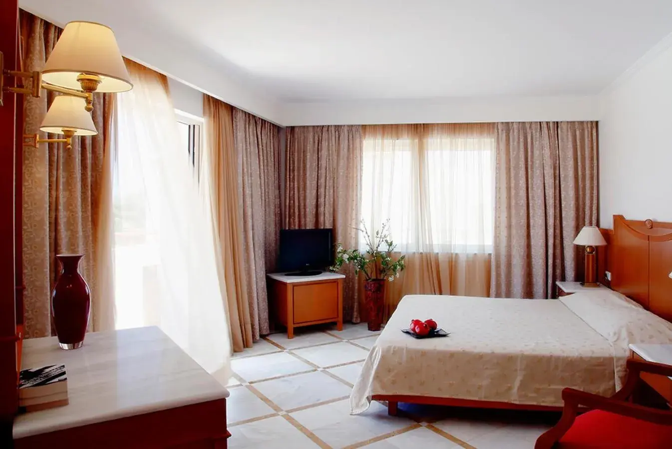 Bedroom, TV/Entertainment Center in Pilot Beach Resort