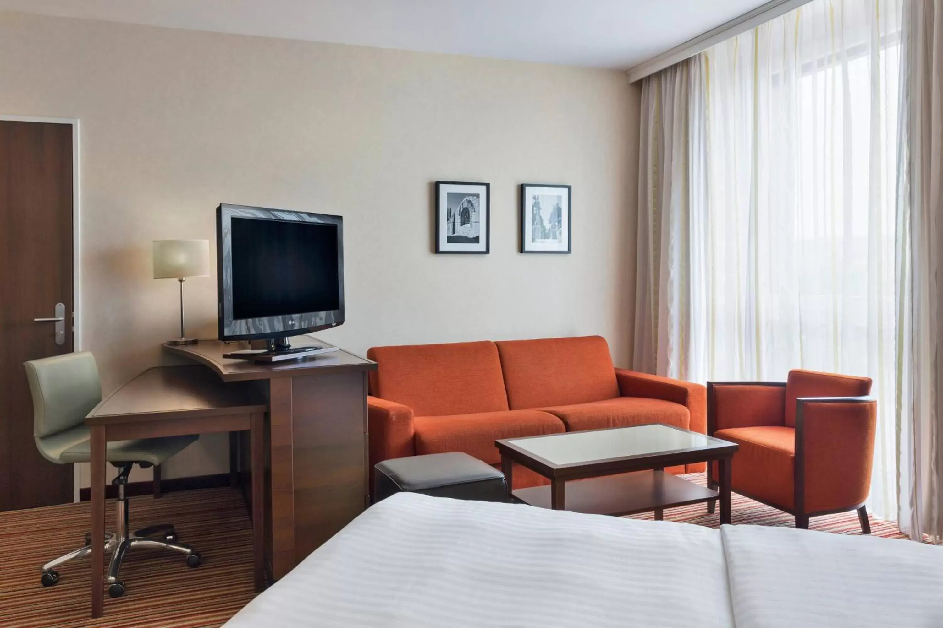 Photo of the whole room, TV/Entertainment Center in Courtyard by Marriott Basel