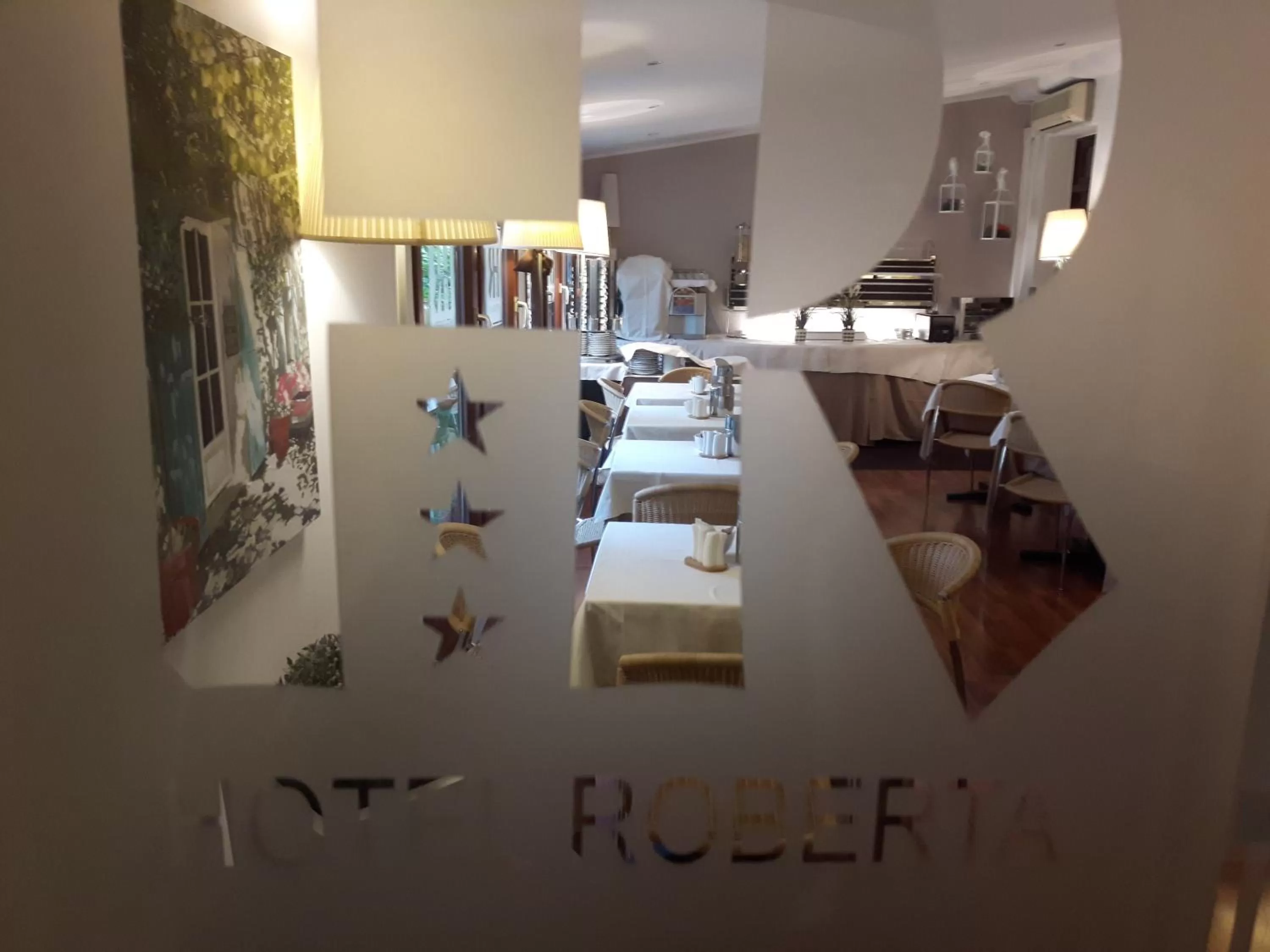 Restaurant/places to eat, Bed in Hotel Roberta