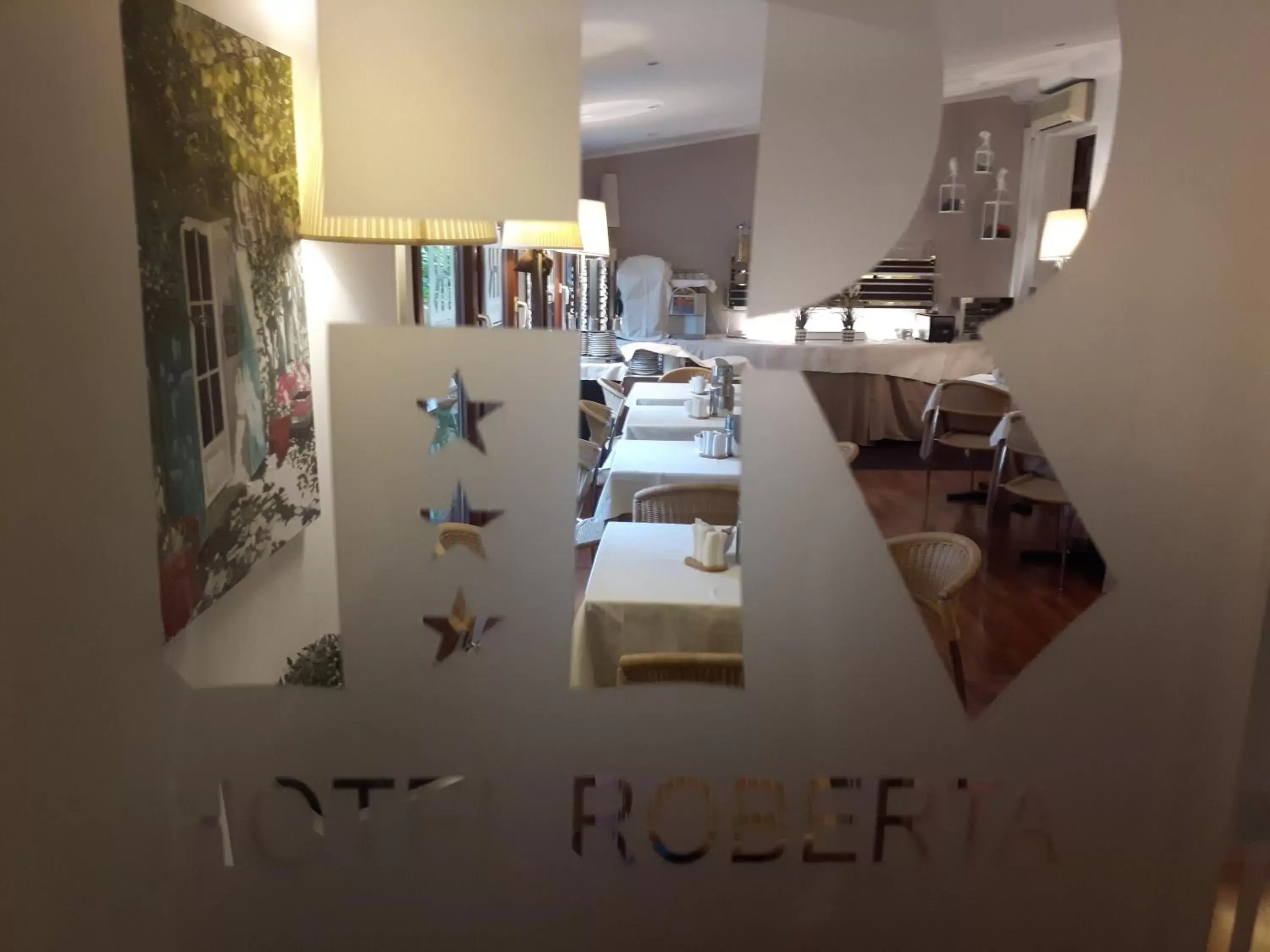 Restaurant/places to eat in Hotel Roberta