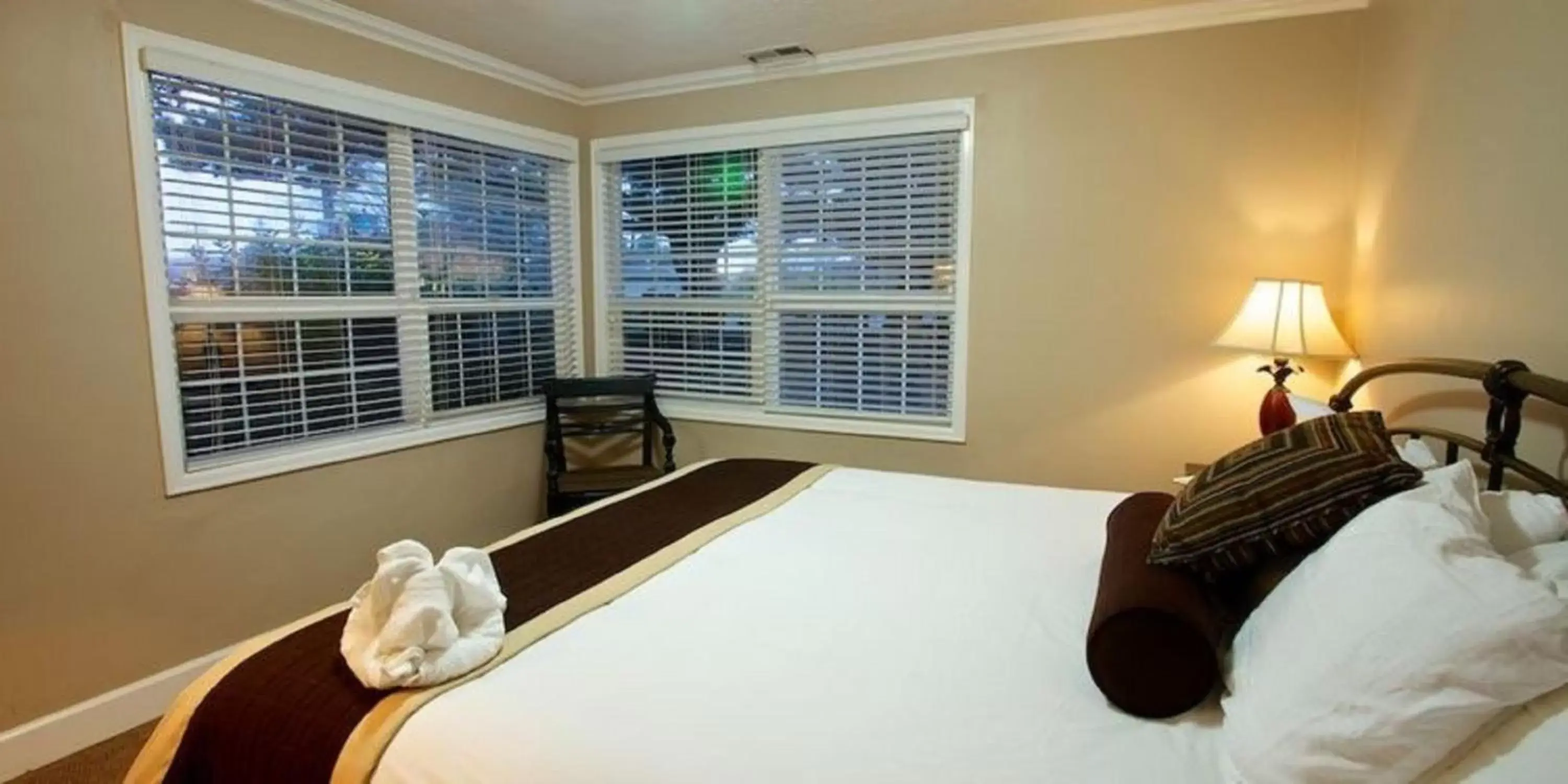 Bedroom, Bed in Ecola Creek Lodge