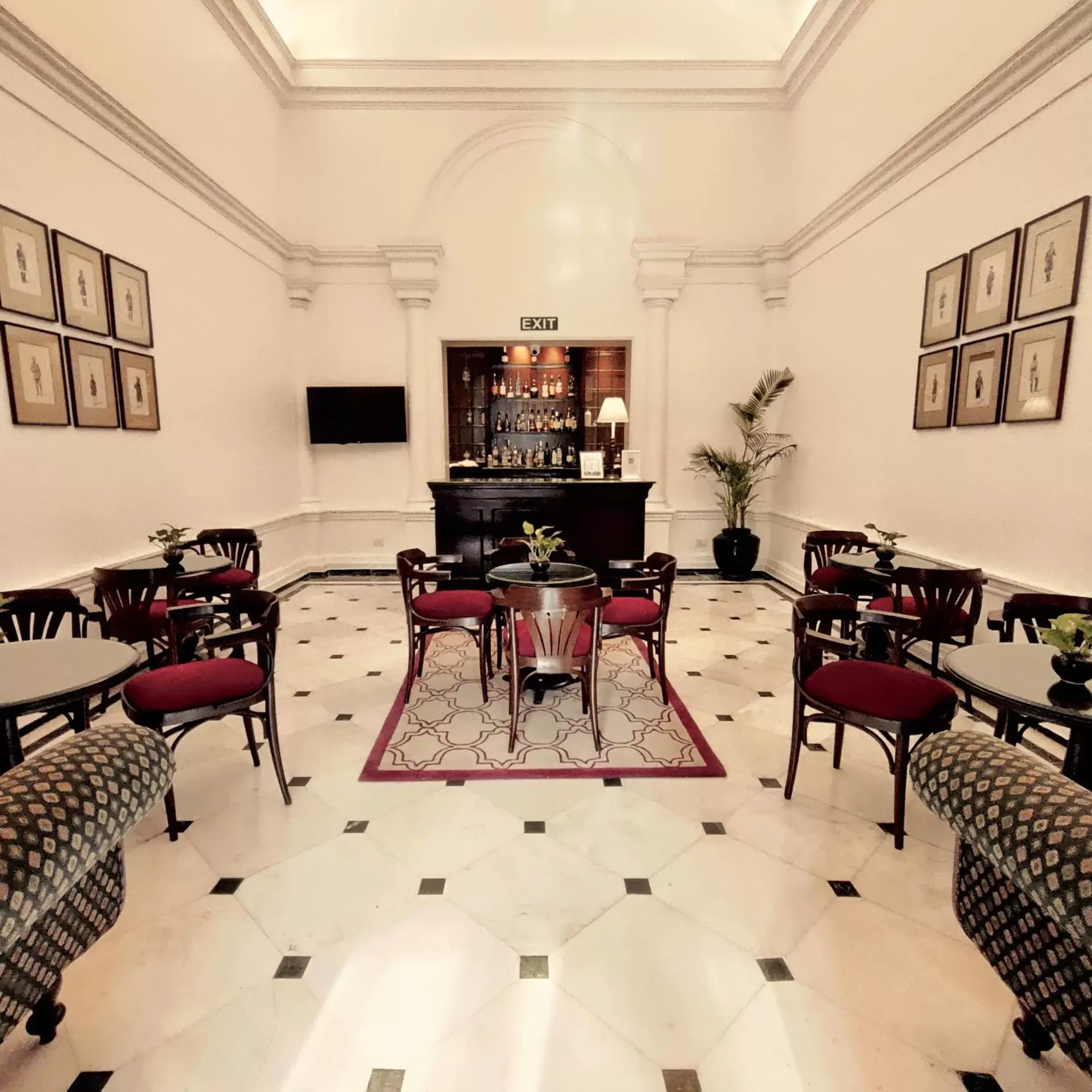 Lounge or bar, Restaurant/Places to Eat in Maidens Hotel New Delhi