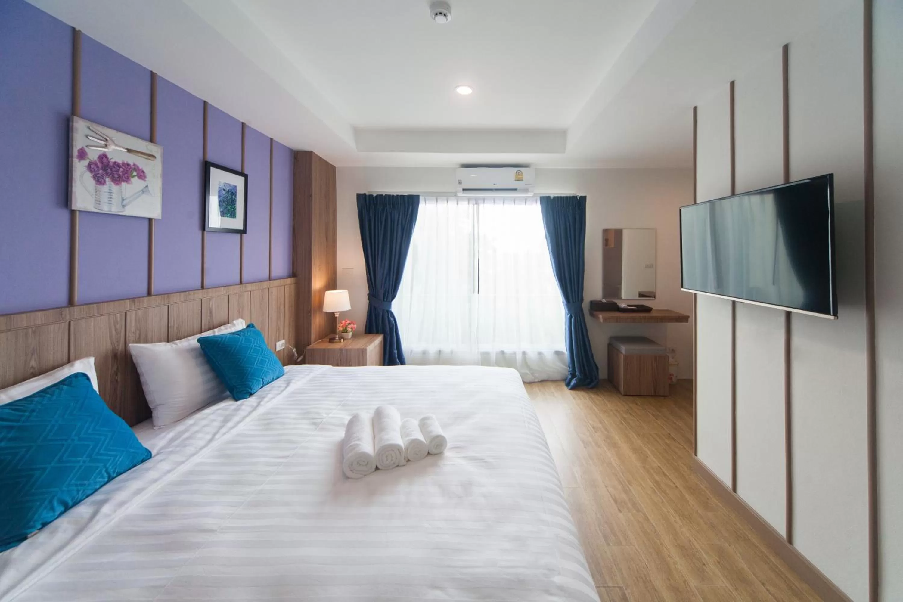 Bedroom, Bed in Anchan Laguna Hotel โรงแรมอัญชันลากูน่า
