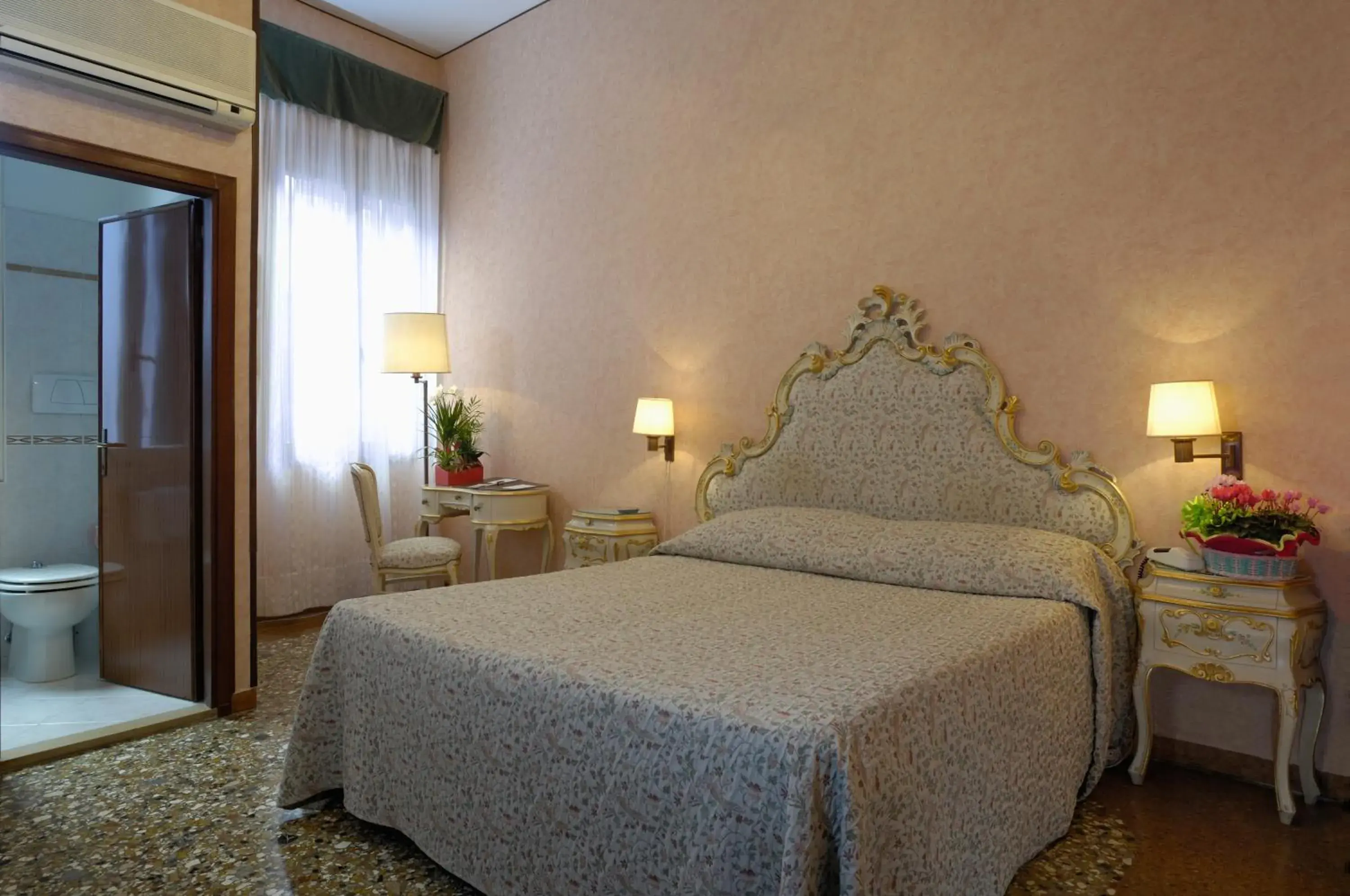 Bed in Albergo Basilea