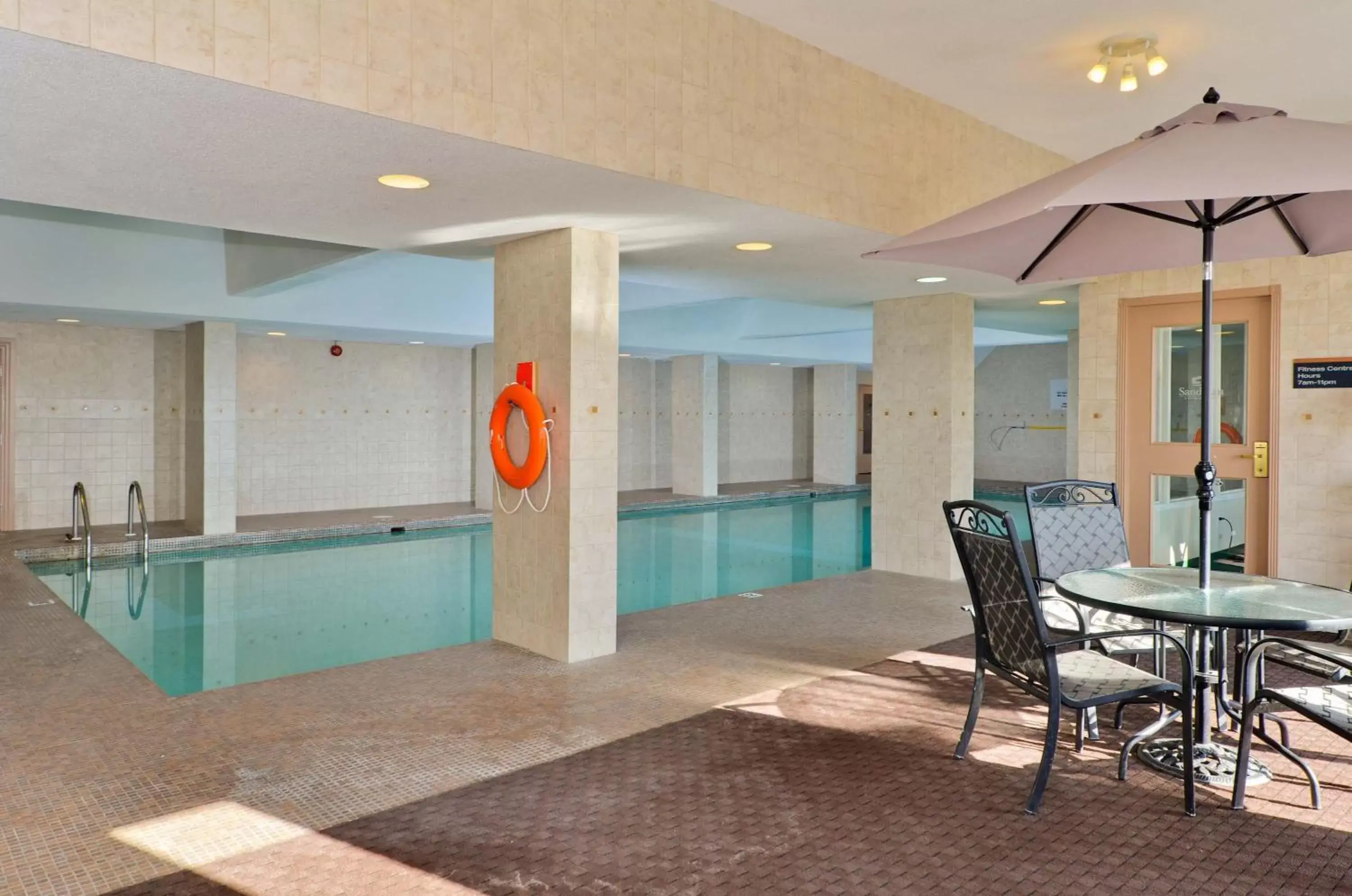 Swimming pool in Sandman Hotel Lethbridge