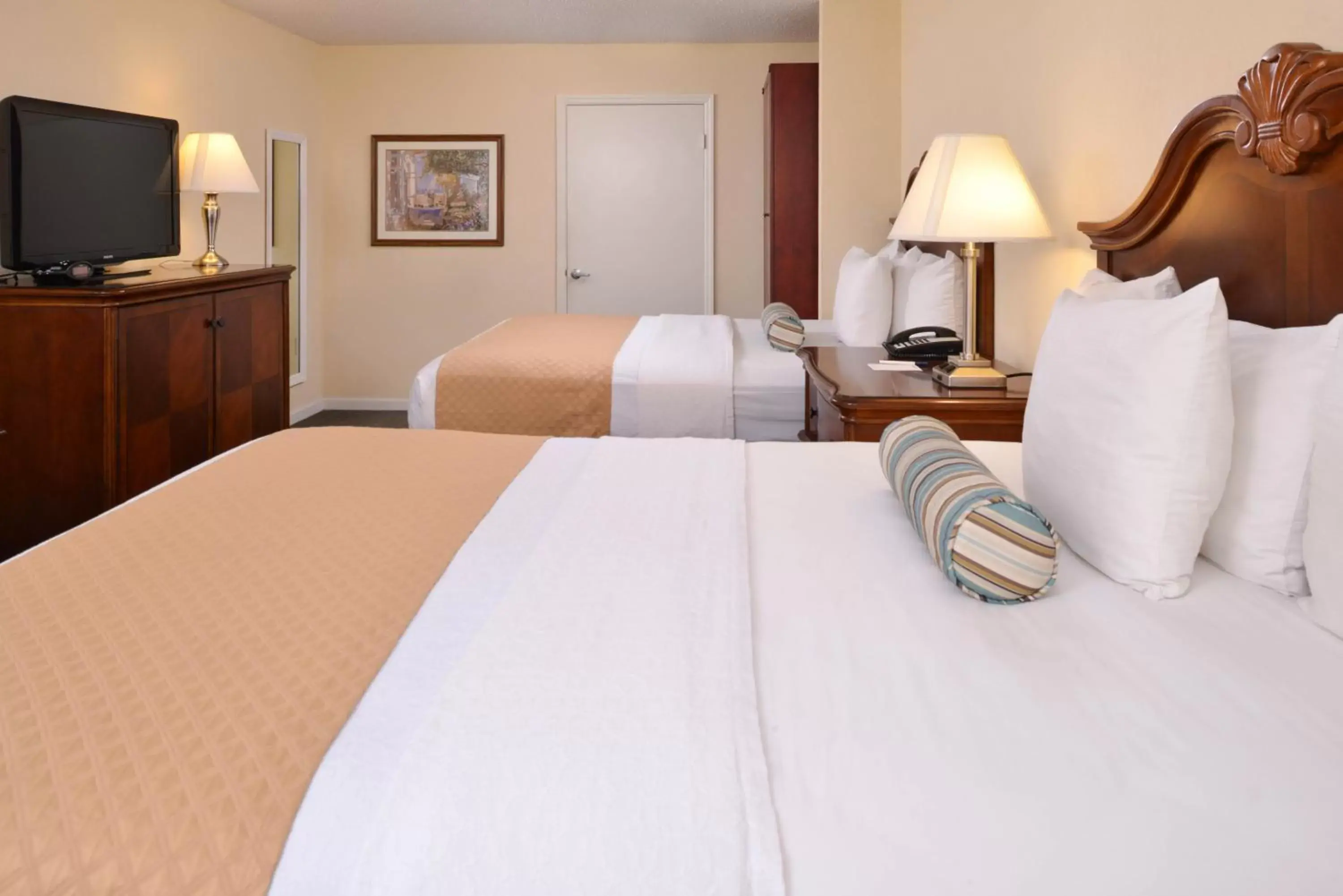 Bed, Room Photo in Best Western PLUS Santee Inn