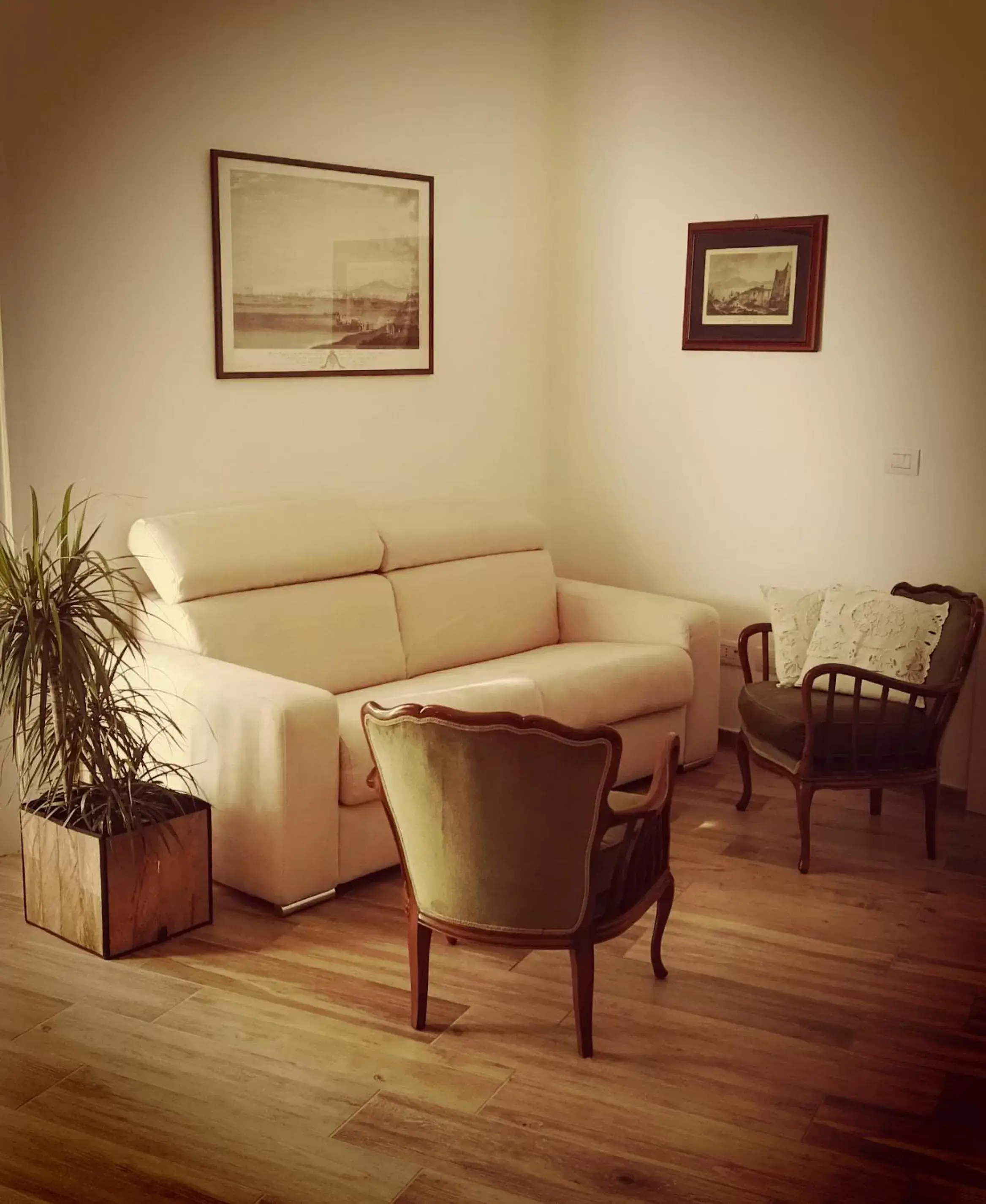 Communal lounge/ TV room, Seating Area in Lo Specchio dei Papiri