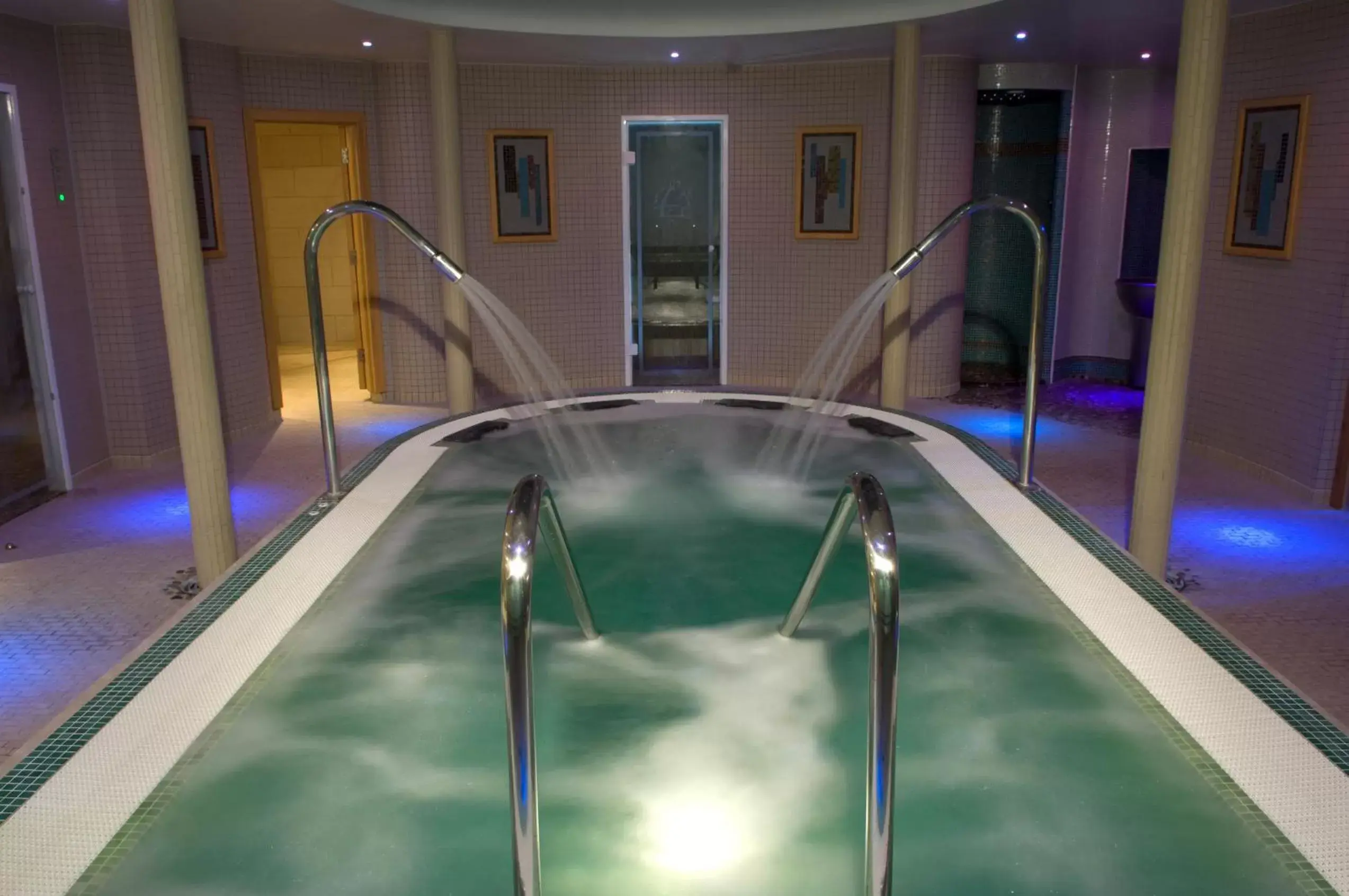 Spa and wellness centre/facilities, Swimming Pool in Ufford Park Hotel, Golf & Spa