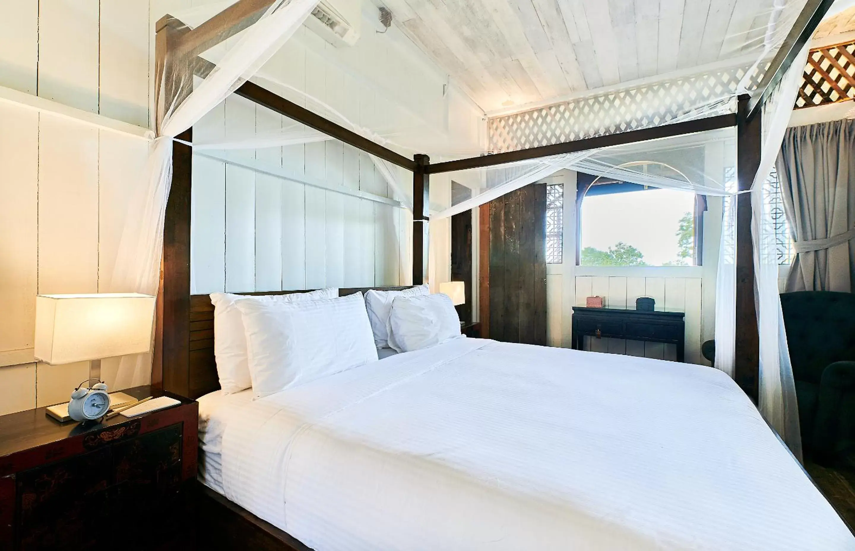 Bedroom, Bed in Temple Tree Resort