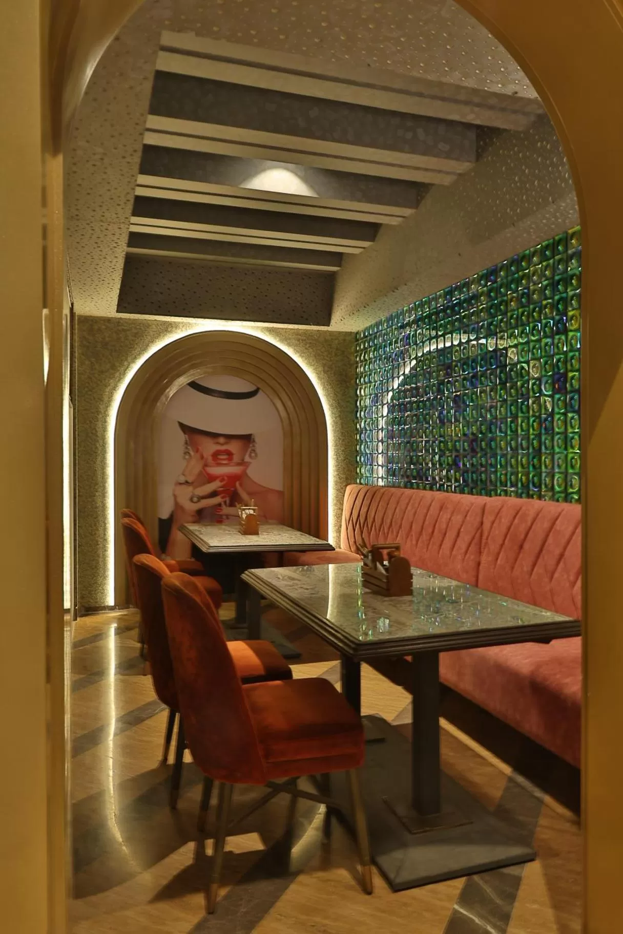 Restaurant/places to eat in Express Inn The Business Luxury Hotel