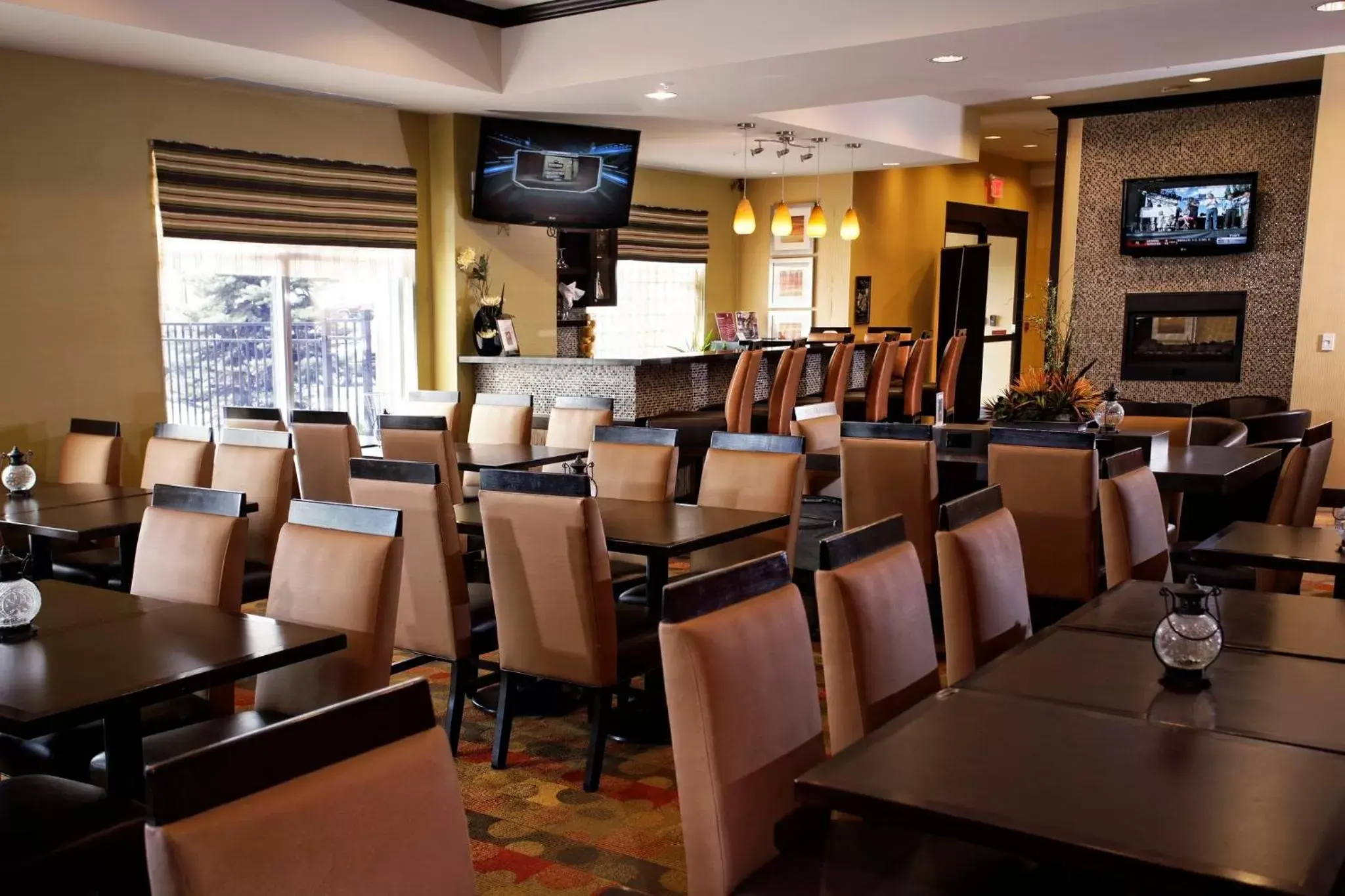 Lounge or bar, Restaurant/Places to Eat in TownePlace Suites by Marriott Sudbury