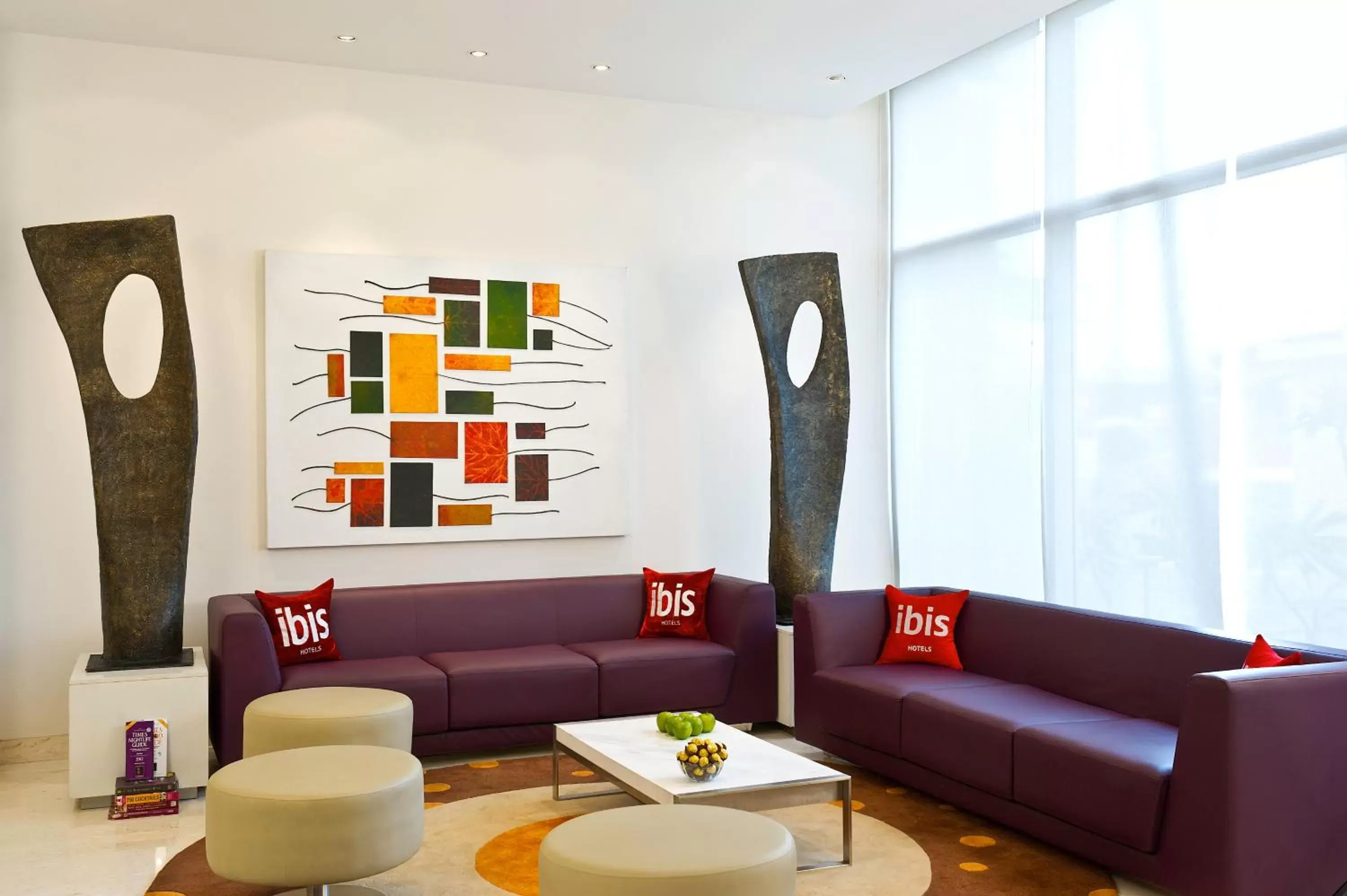 Communal lounge/ TV room, Seating Area in ibis Navi Mumbai - An Accor Brand