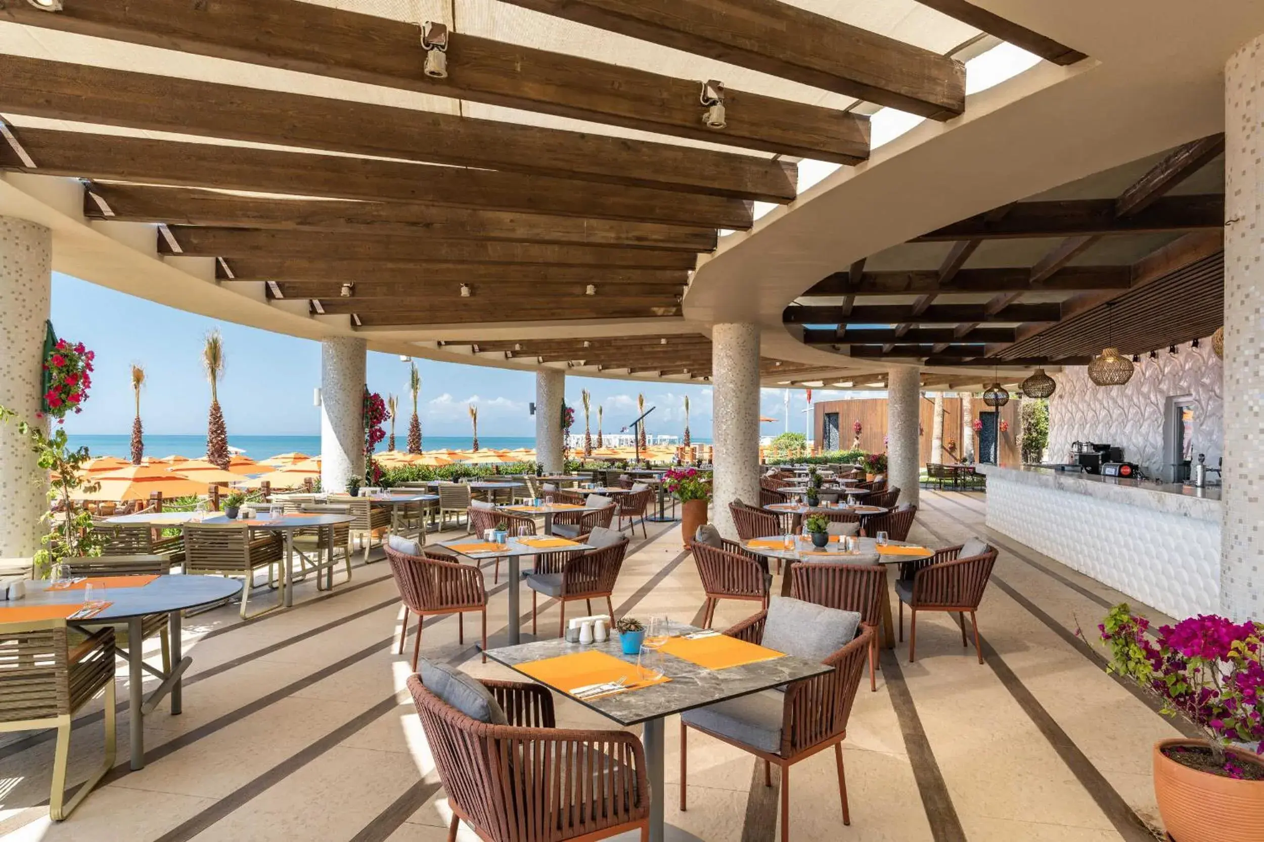 Restaurant/Places to Eat in Kaya Palazzo Golf Resort