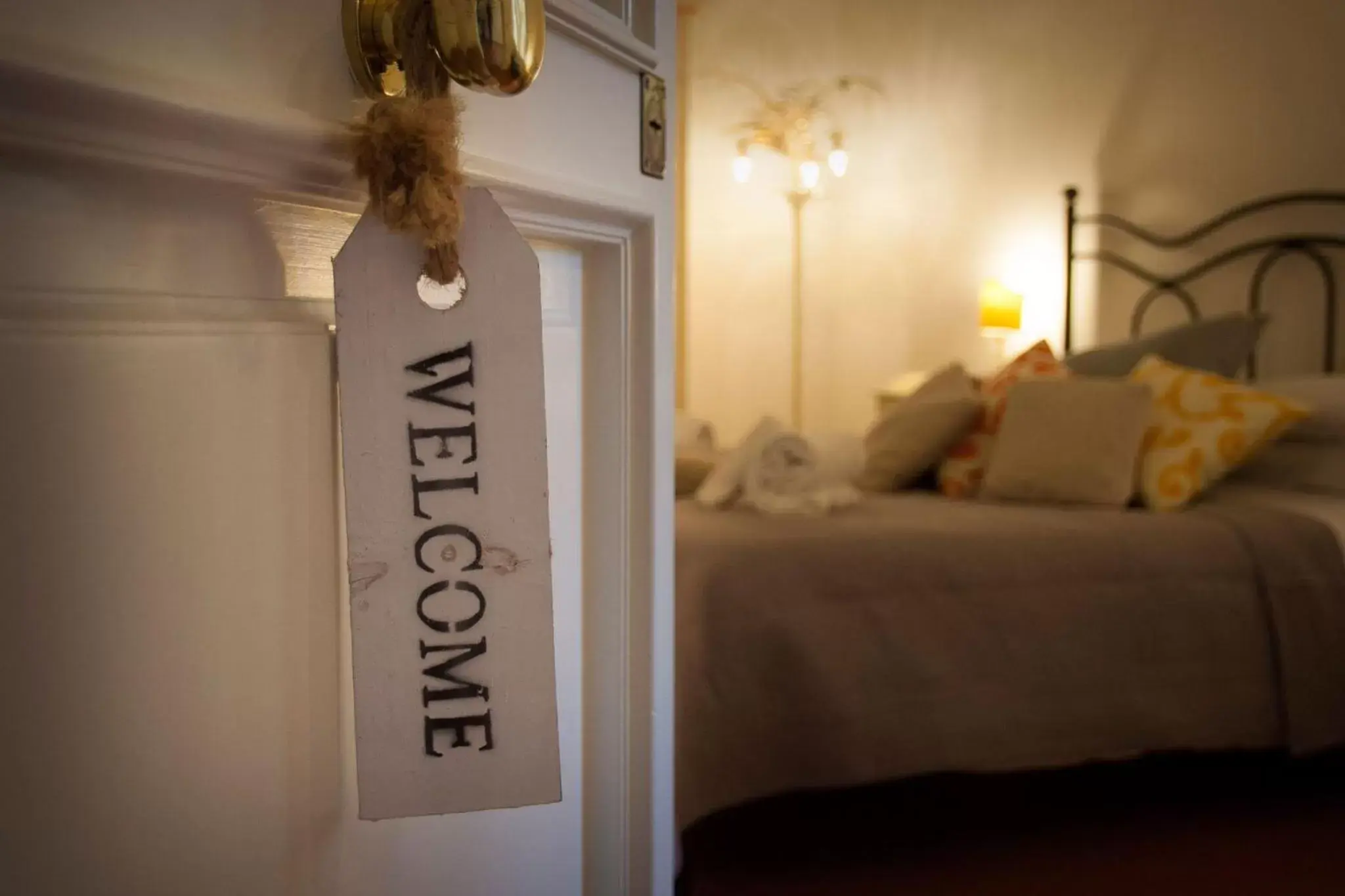 Logo/Certificate/Sign, Bed in Cosy House