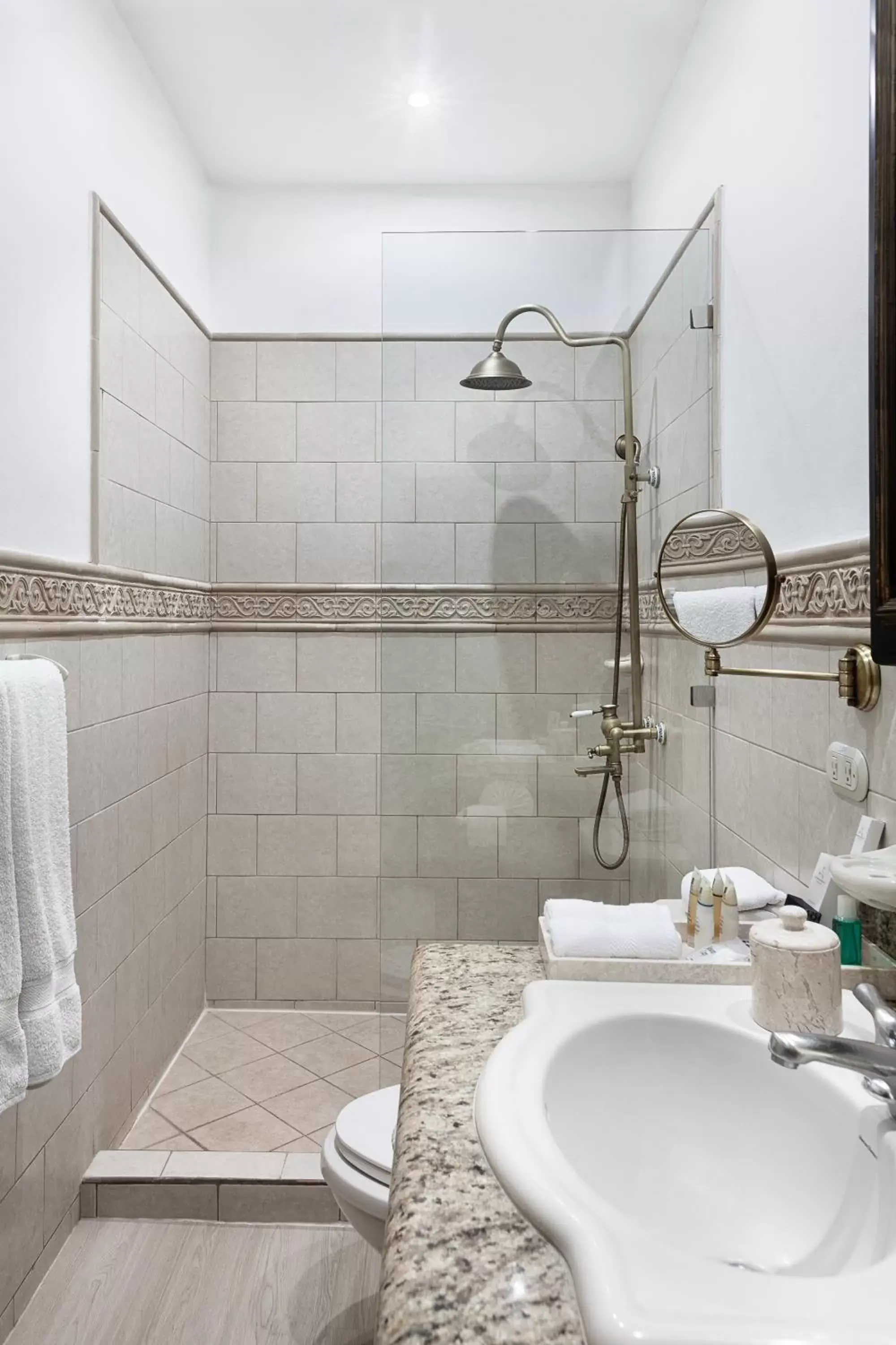 Bathroom in Hotel la Perla Leon