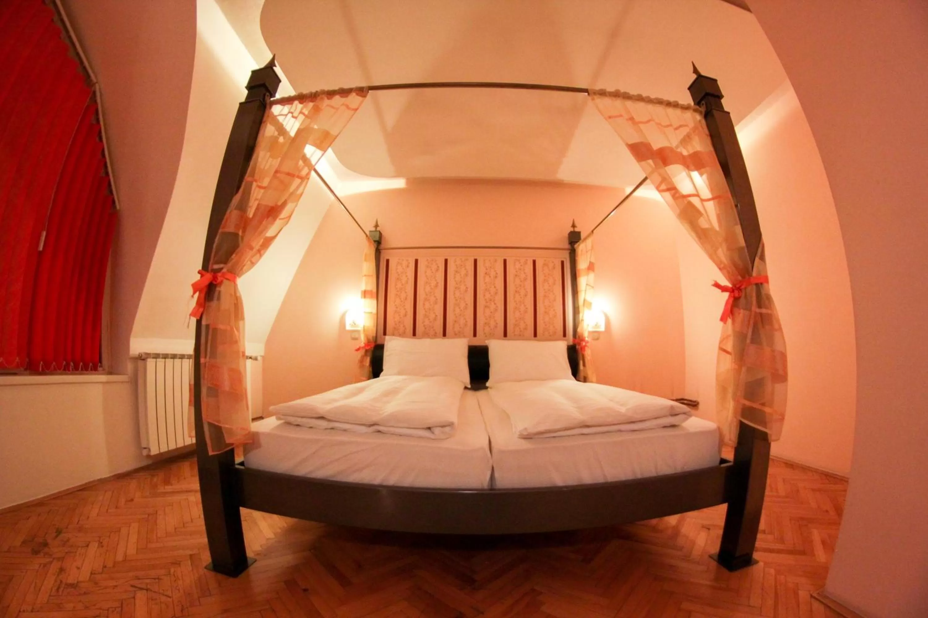 Photo of the whole room, Bed in Hotel Fontana