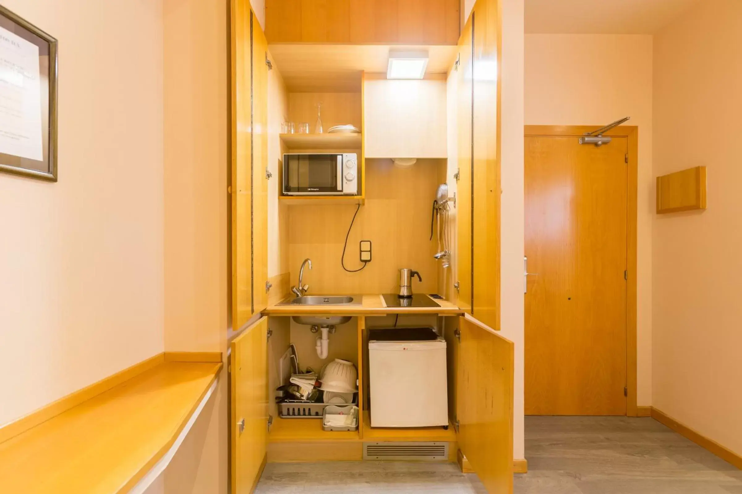 Kitchen or kitchenette, Bathroom in Apartamentos DV
