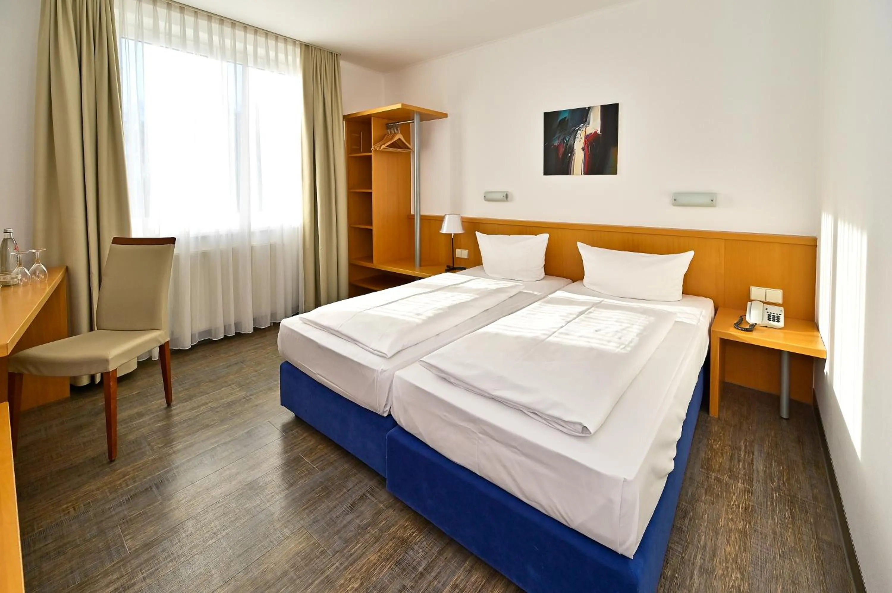 Photo of the whole room, Bed in HESSE HOTEL Celle