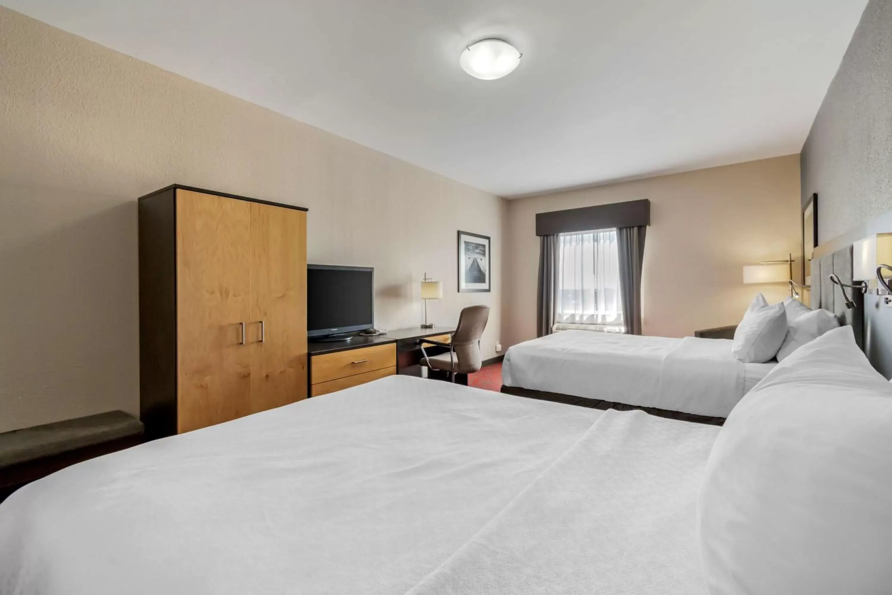 Bedroom, Bed in Best Western Plus Eastgate Inn & Suites