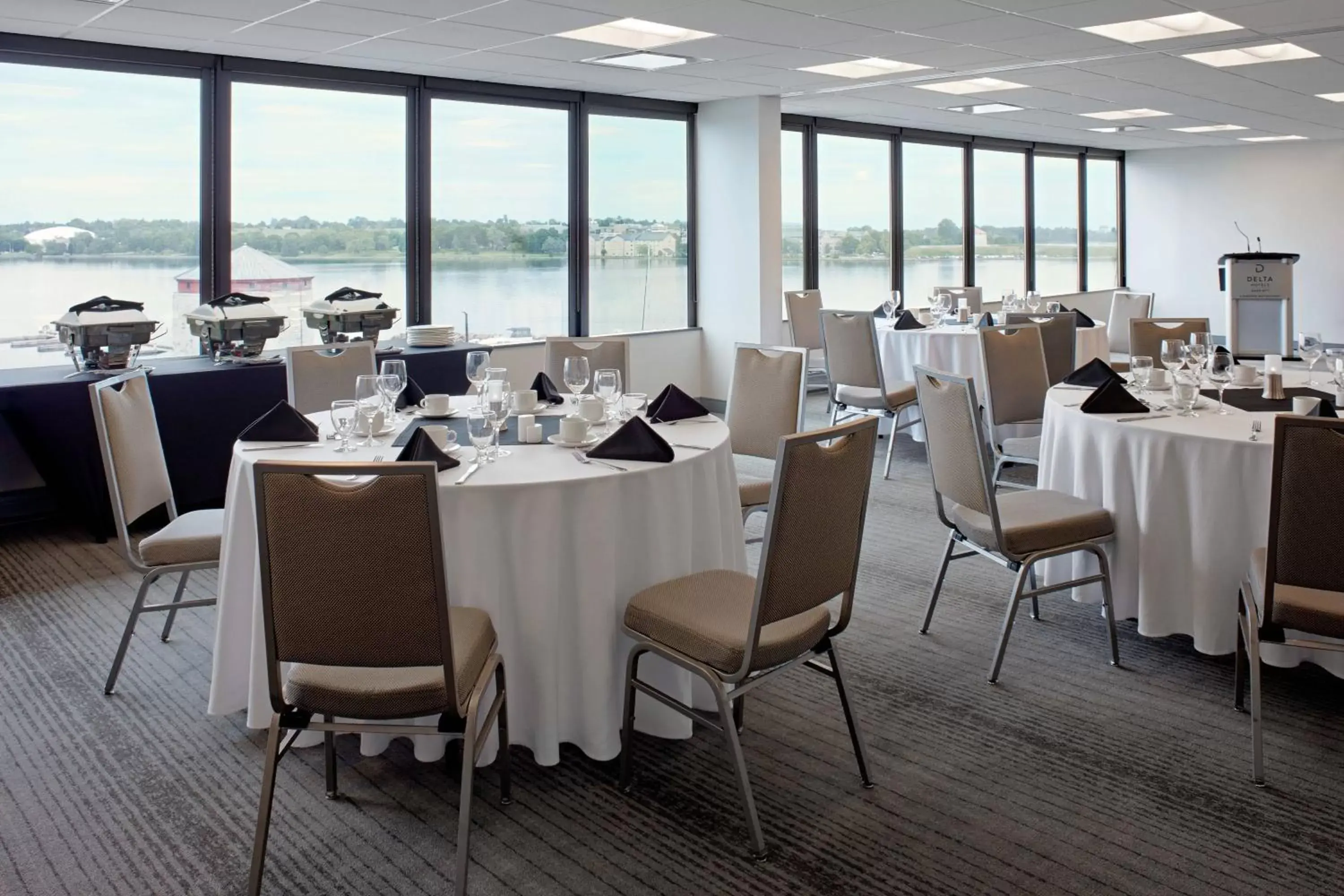 Meeting/conference room, Restaurant/Places to Eat in Delta Hotels by Marriott Kingston Waterfront