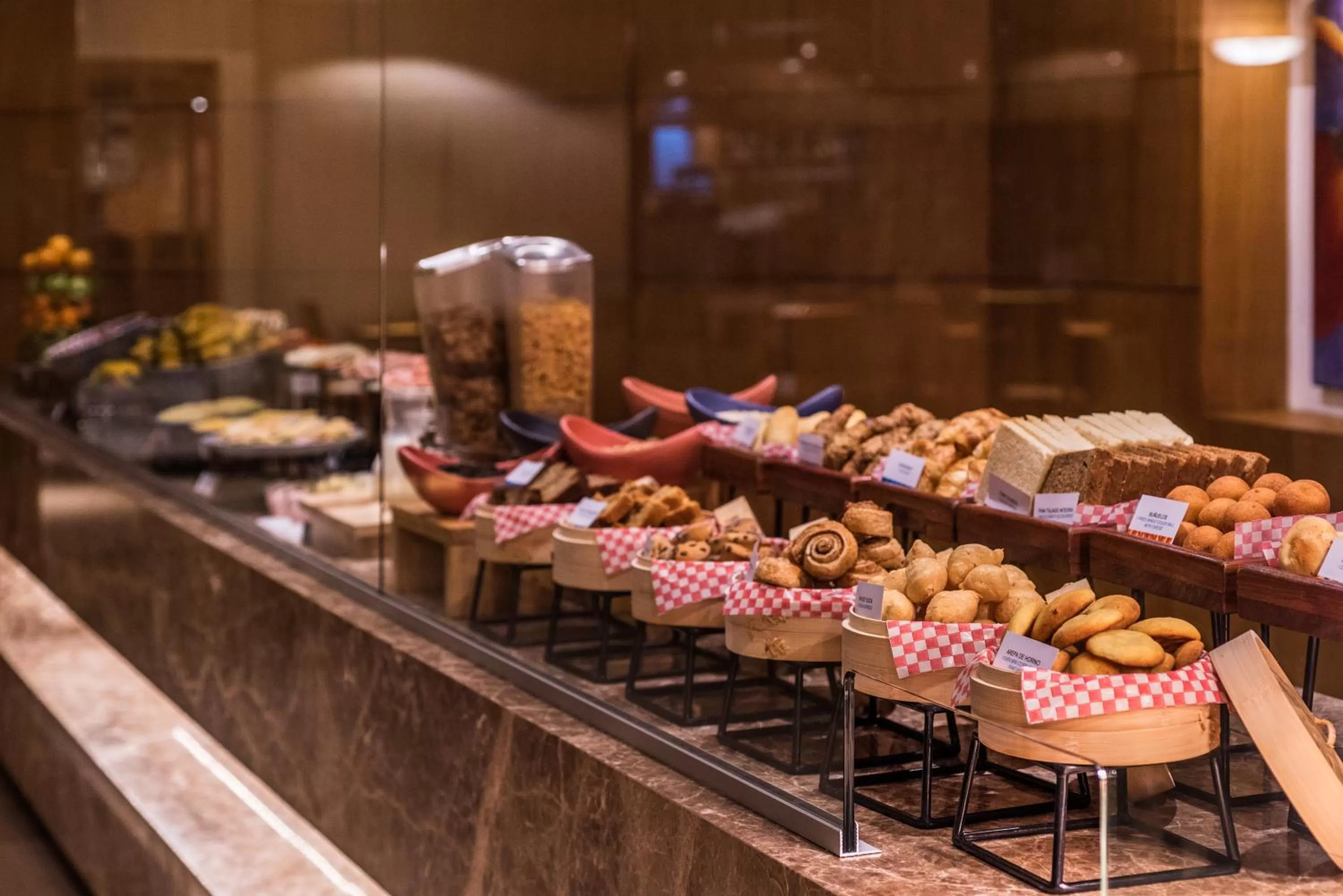 Buffet breakfast in Hotel Intercontinental Cali by IHG