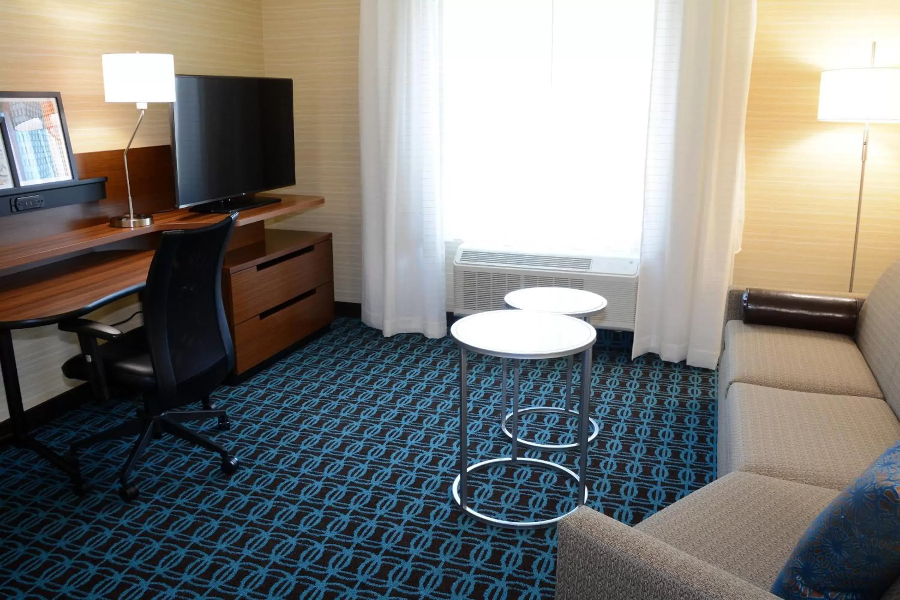Photo of the whole room, TV/Entertainment Center in Fairfield Inn & Suites By Marriott Somerset