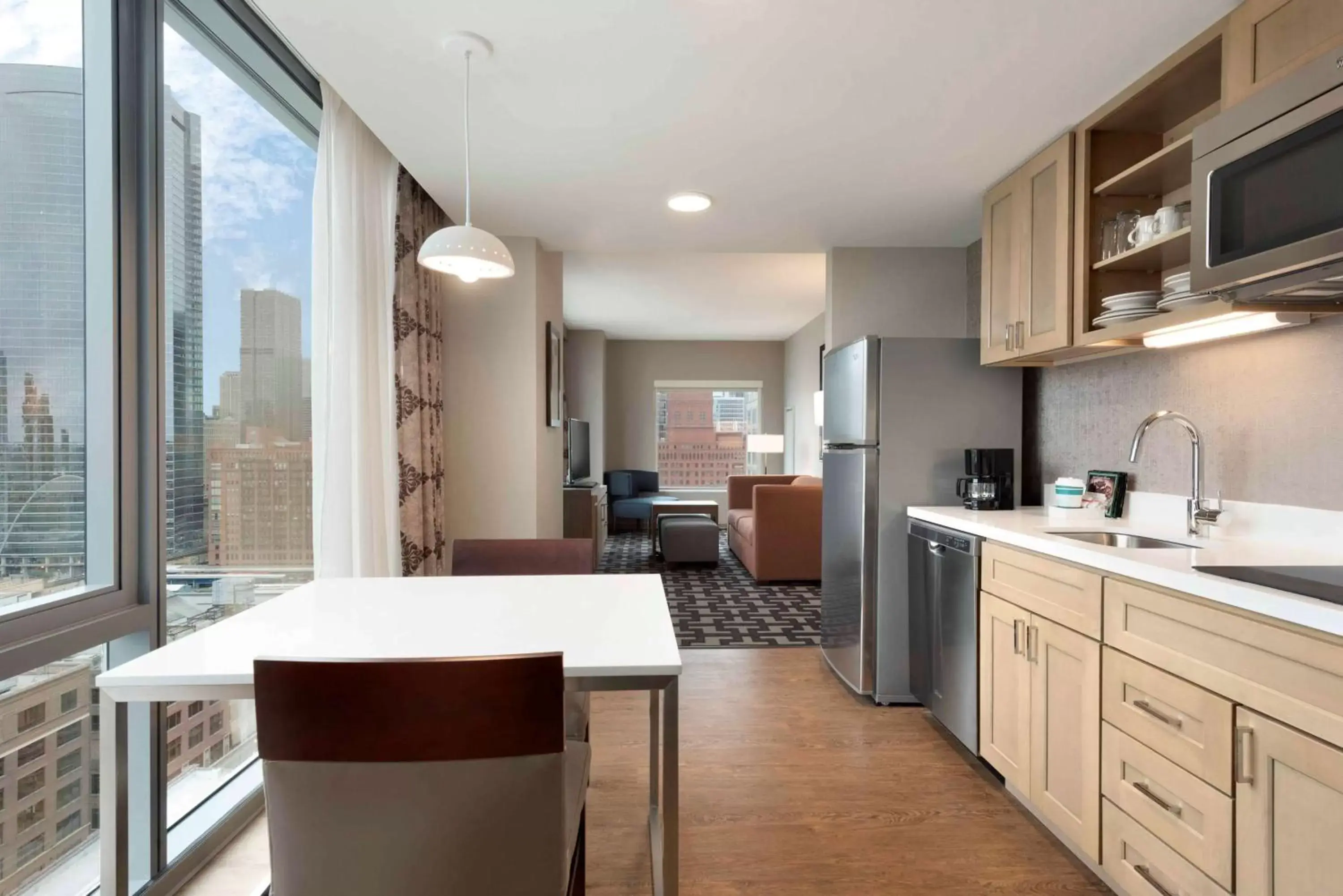 Living room, Kitchen/Kitchenette in Homewood Suites by Hilton Chicago Downtown West Loop