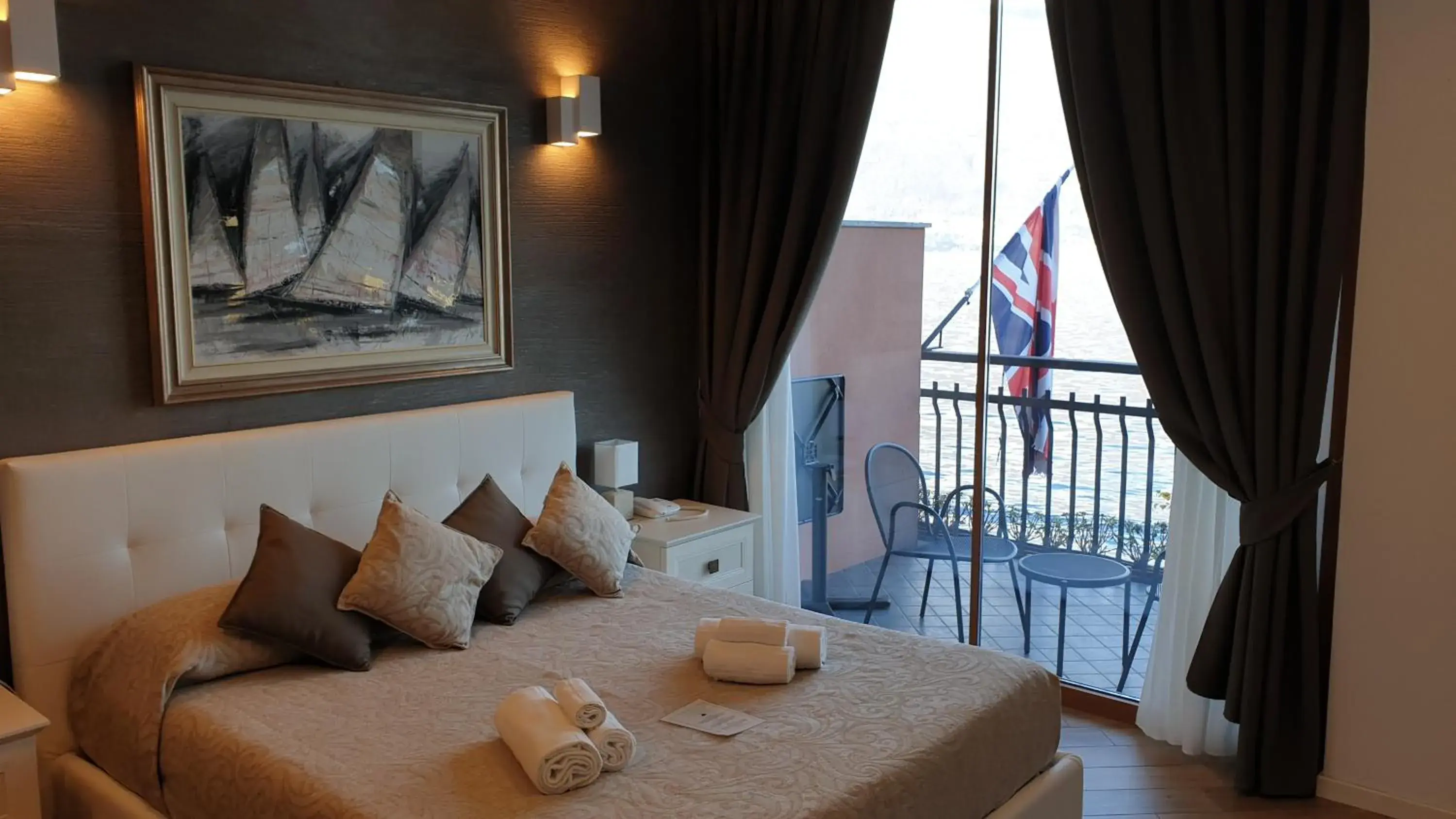 Balcony/Terrace, Bed in Hotel Meridiana