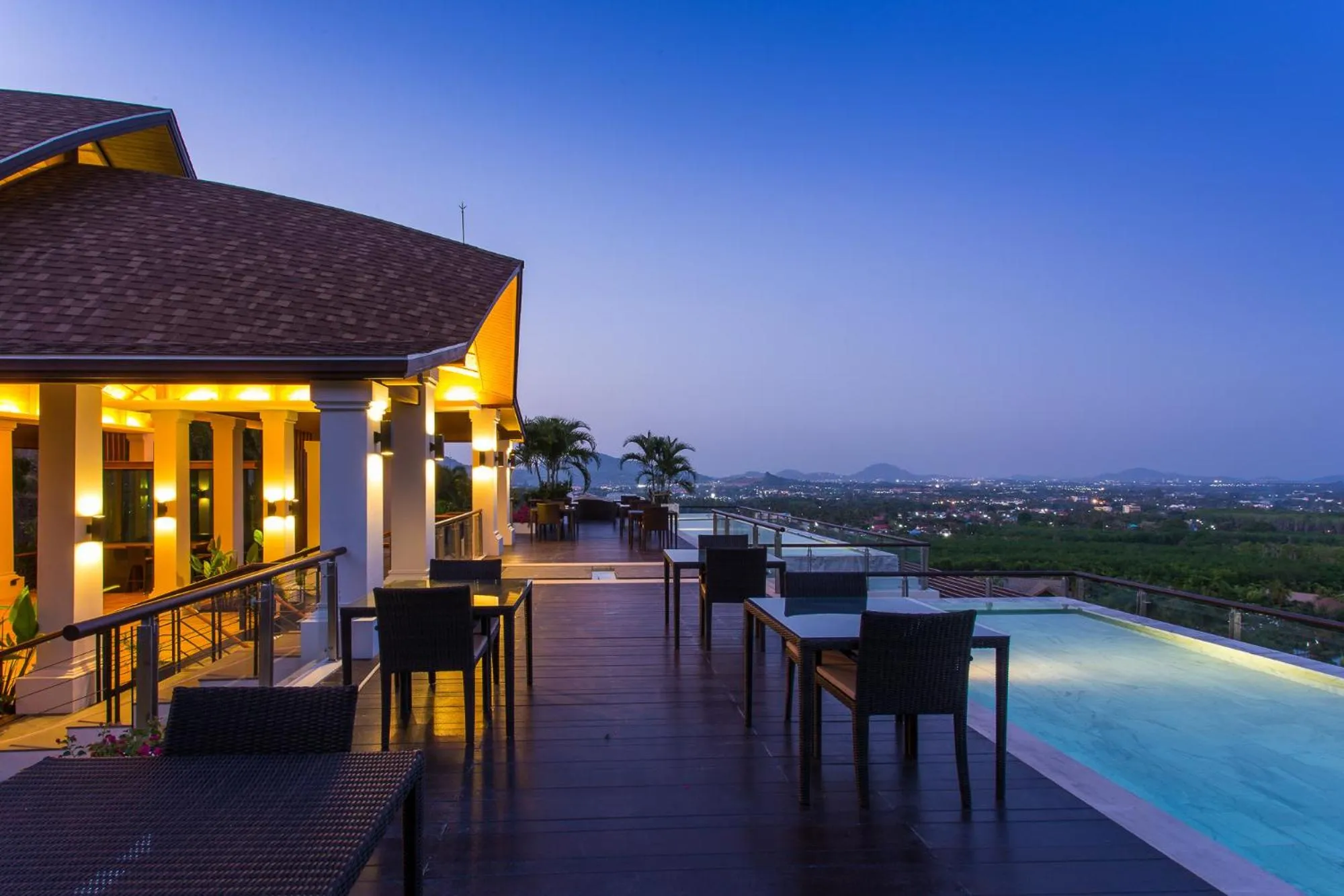 Swimming pool in Chalong Chalet Resort