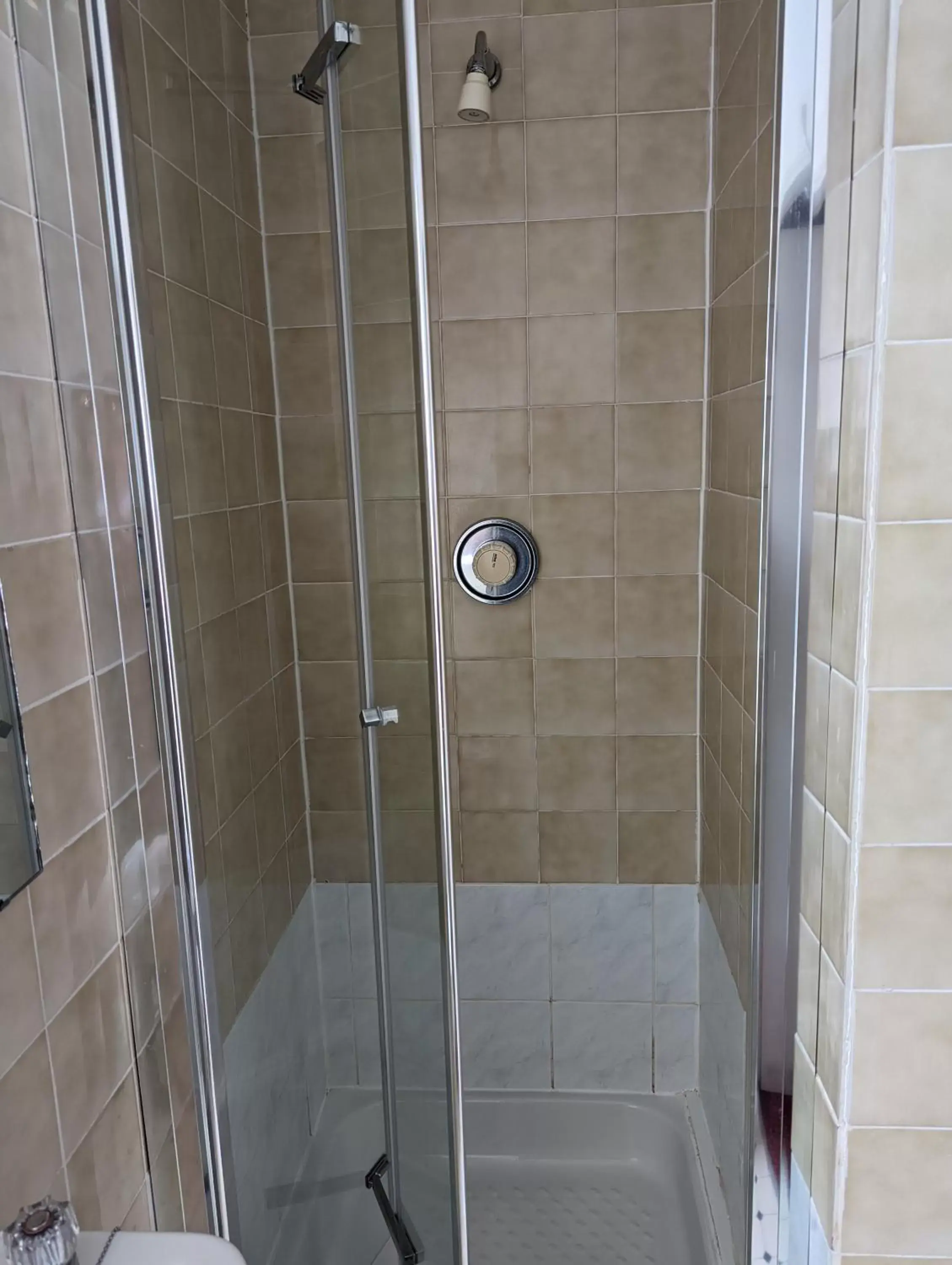 Shower, Bathroom in Suncliff Hotel - OCEANA COLLECTION