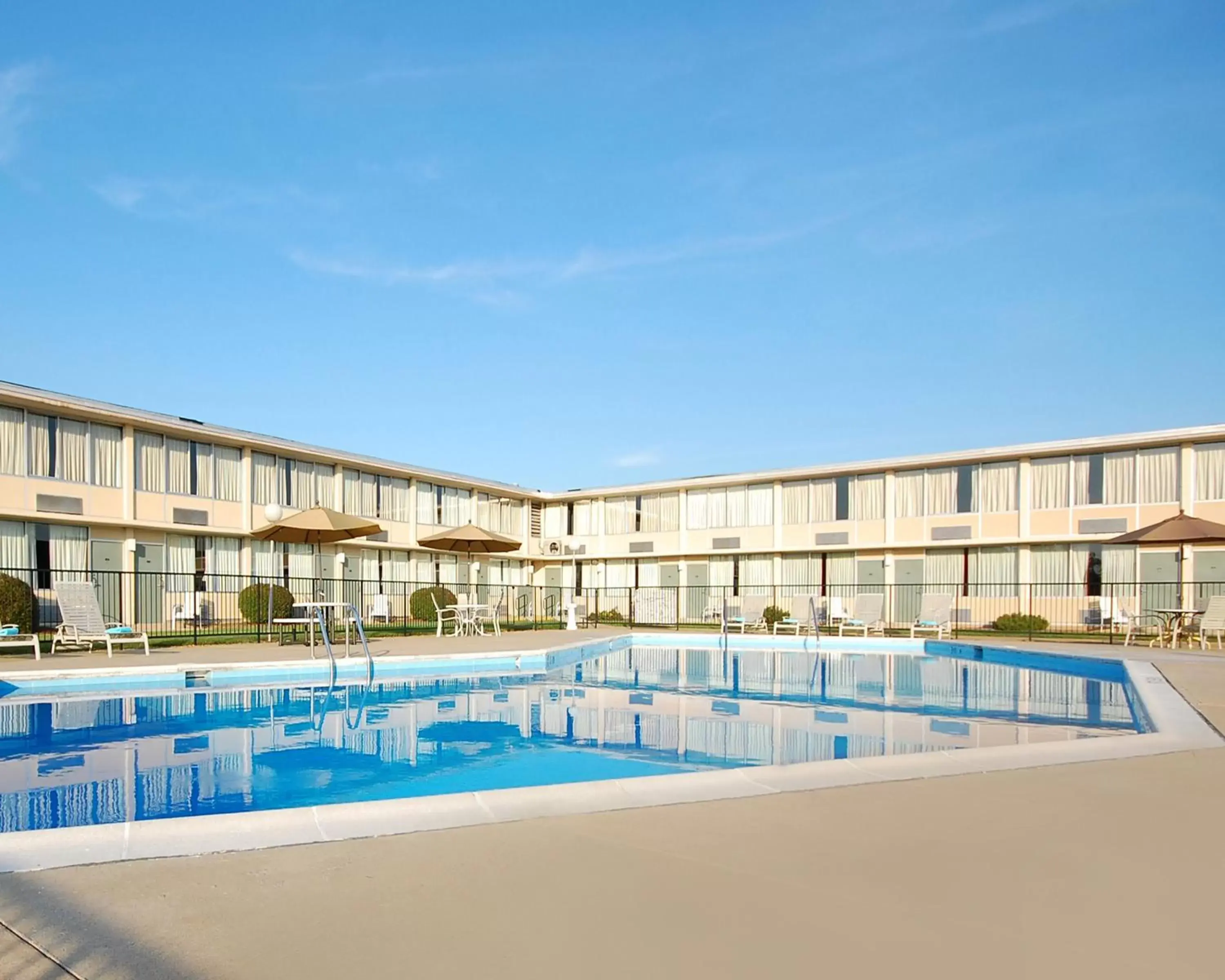 Swimming Pool in Quality Inn Shenandoah Valley