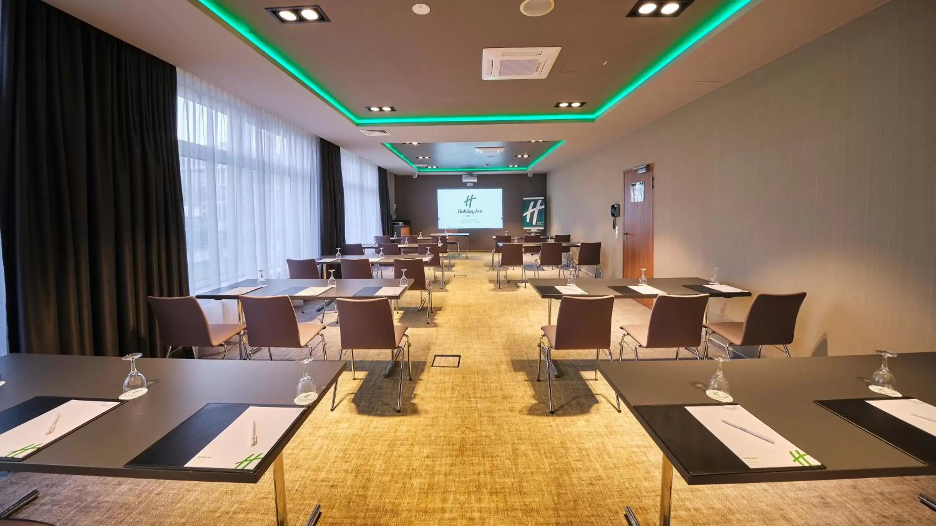 Meeting/conference room in Holiday Inn Berlin Airport - Conference Centre, an IHG Hotel