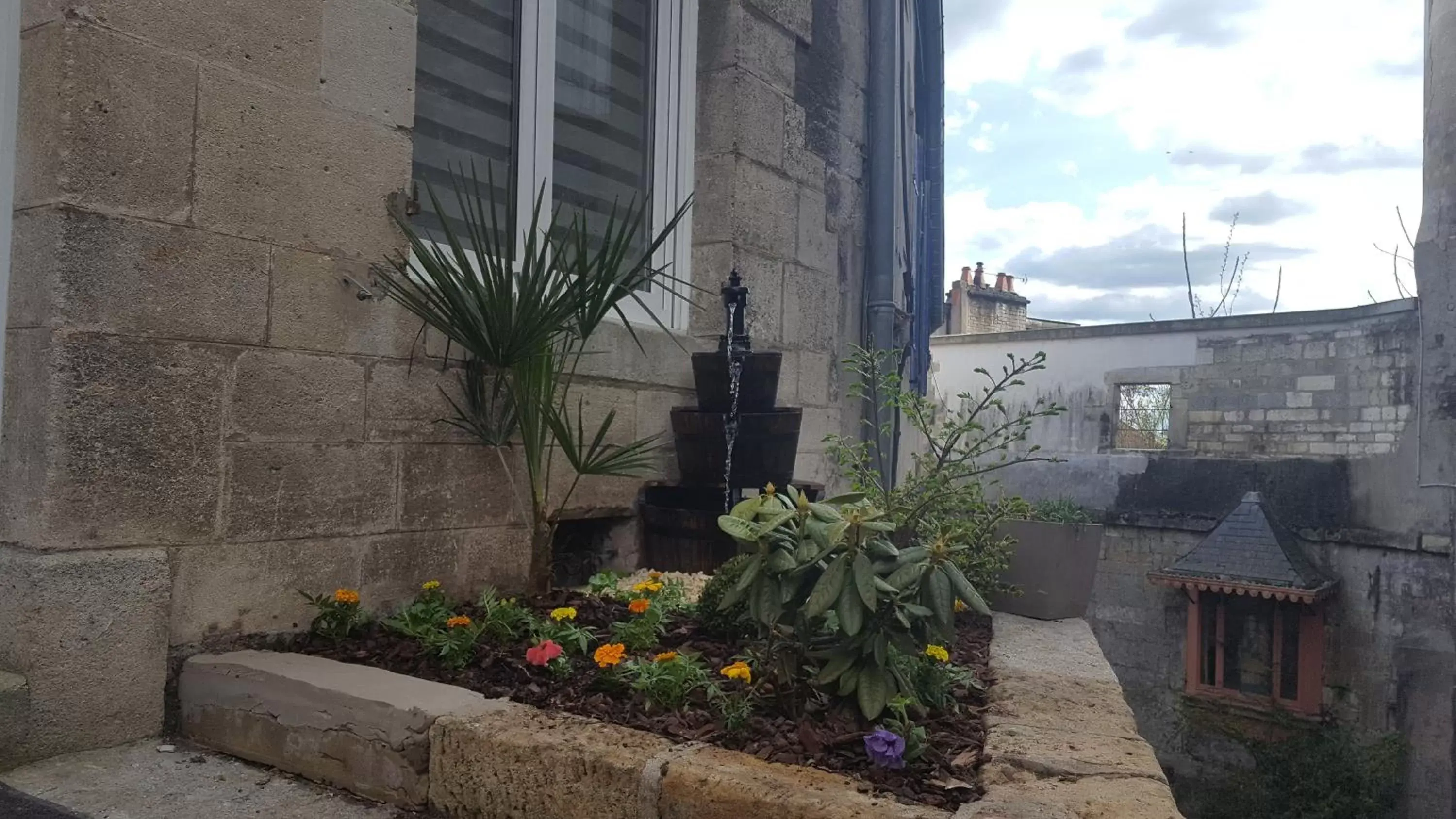 Property building in Chambre d'hôte et gîte chez Thomas et John