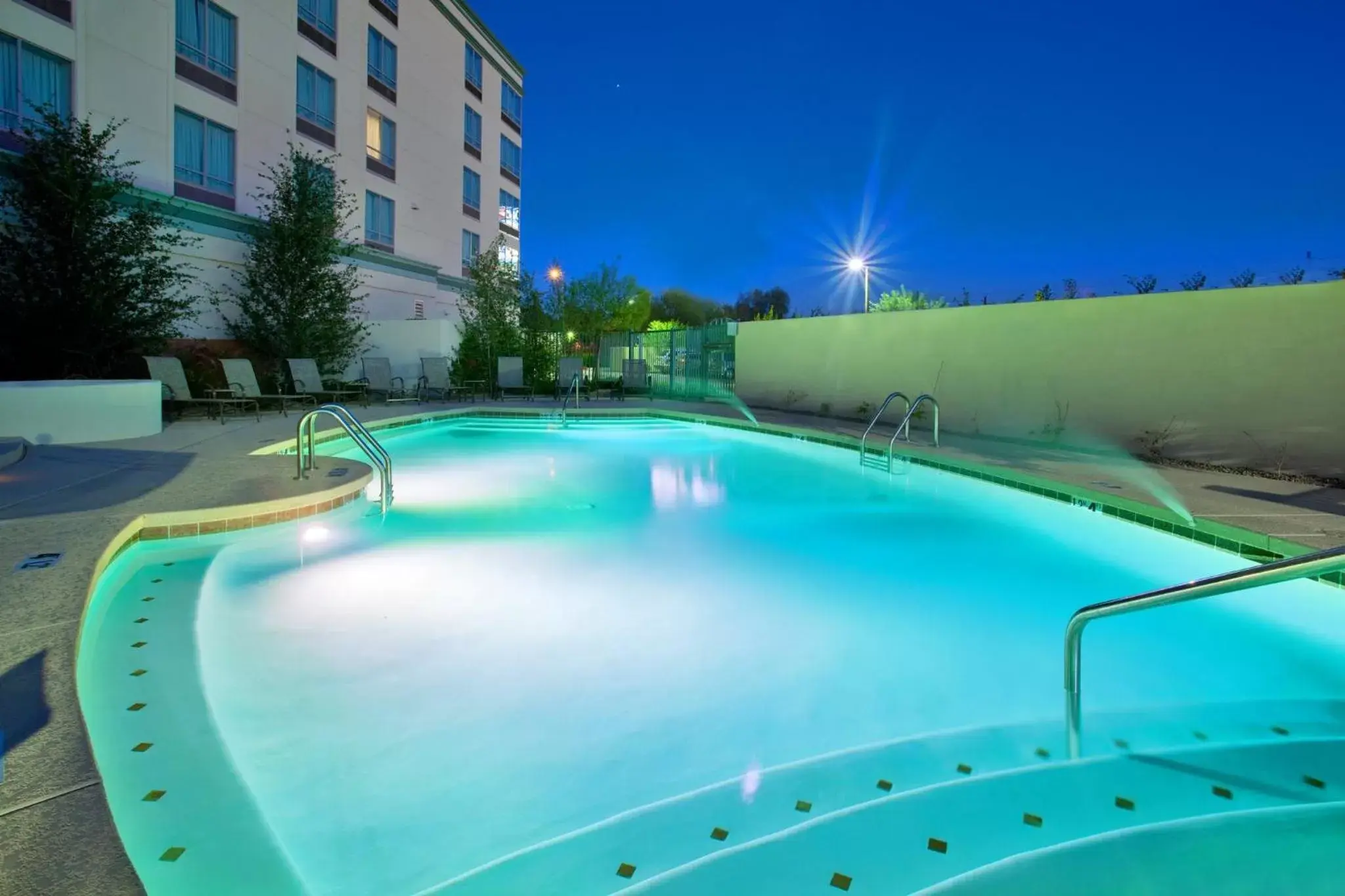 Swimming Pool in Holiday Inn Phoenix Airport, an IHG Hotel